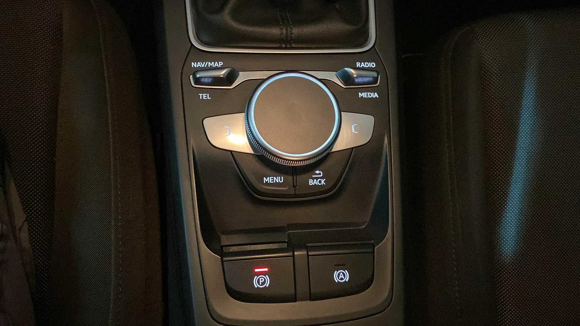 Audi Q2 Adrenalin 30 TFSI - foto 25