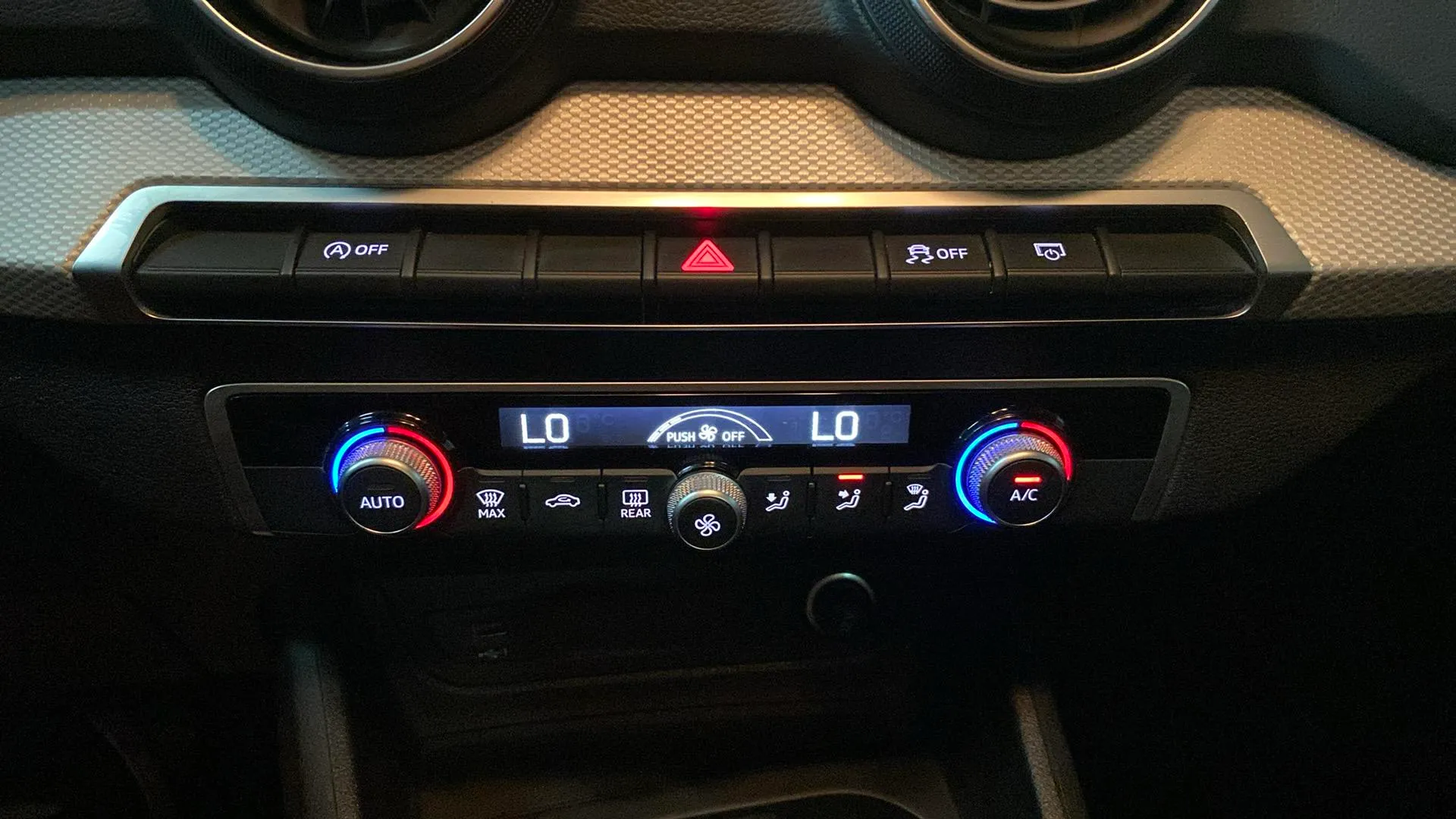 Audi Q2 Adrenalin 30 TFSI - foto 24
