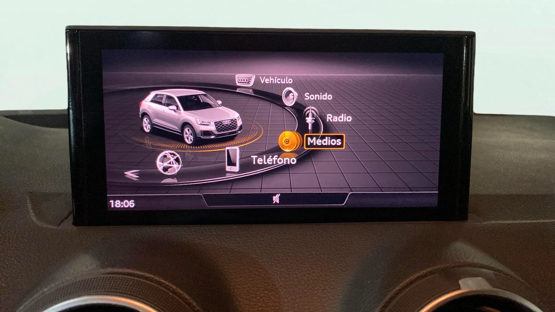 Audi Q2 Adrenalin 30 TFSI - foto 19
