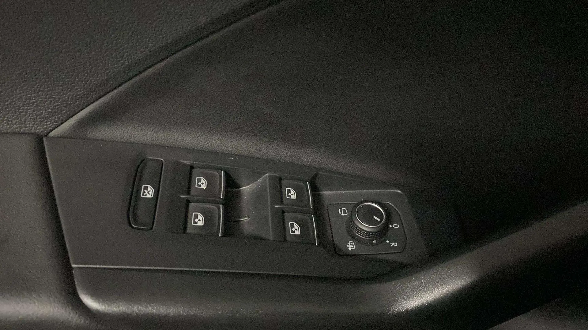Volkswagen T-Cross R-Line 1.0 TSI - foto 19