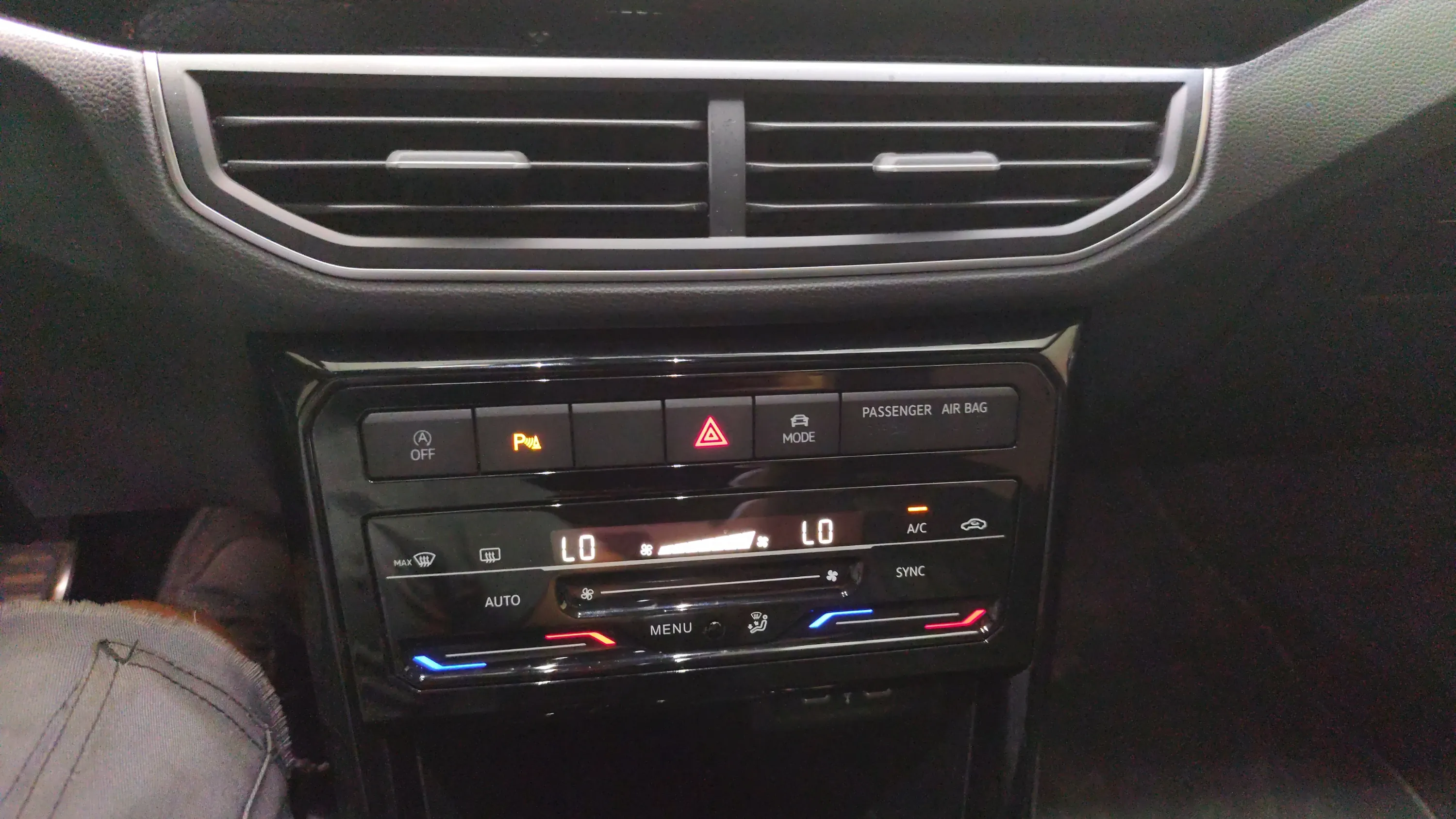 Volkswagen T-Cross R-Line 1.0 TSI - foto 15