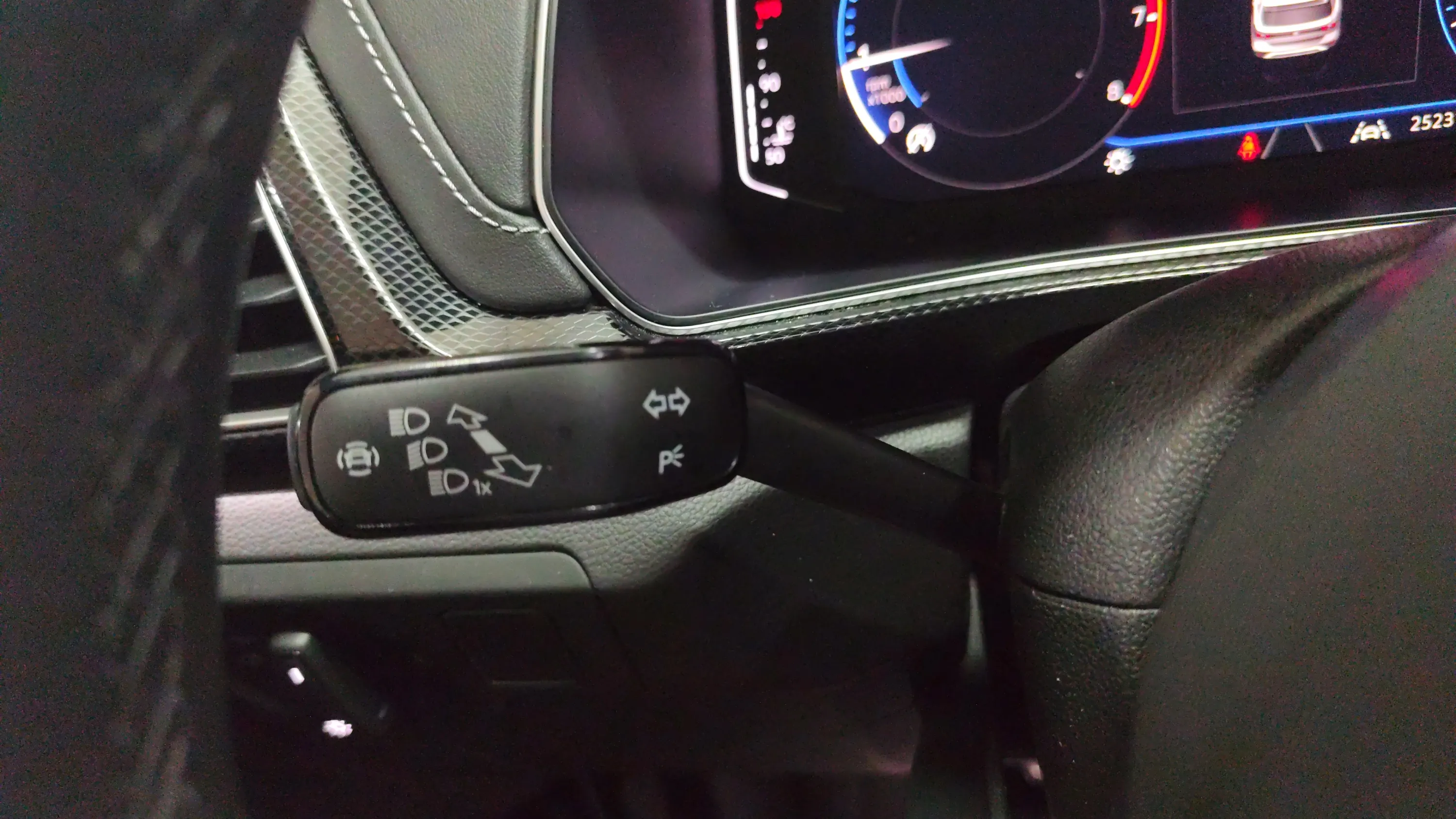 Volkswagen T-Cross R-Line 1.0 TSI - foto 17
