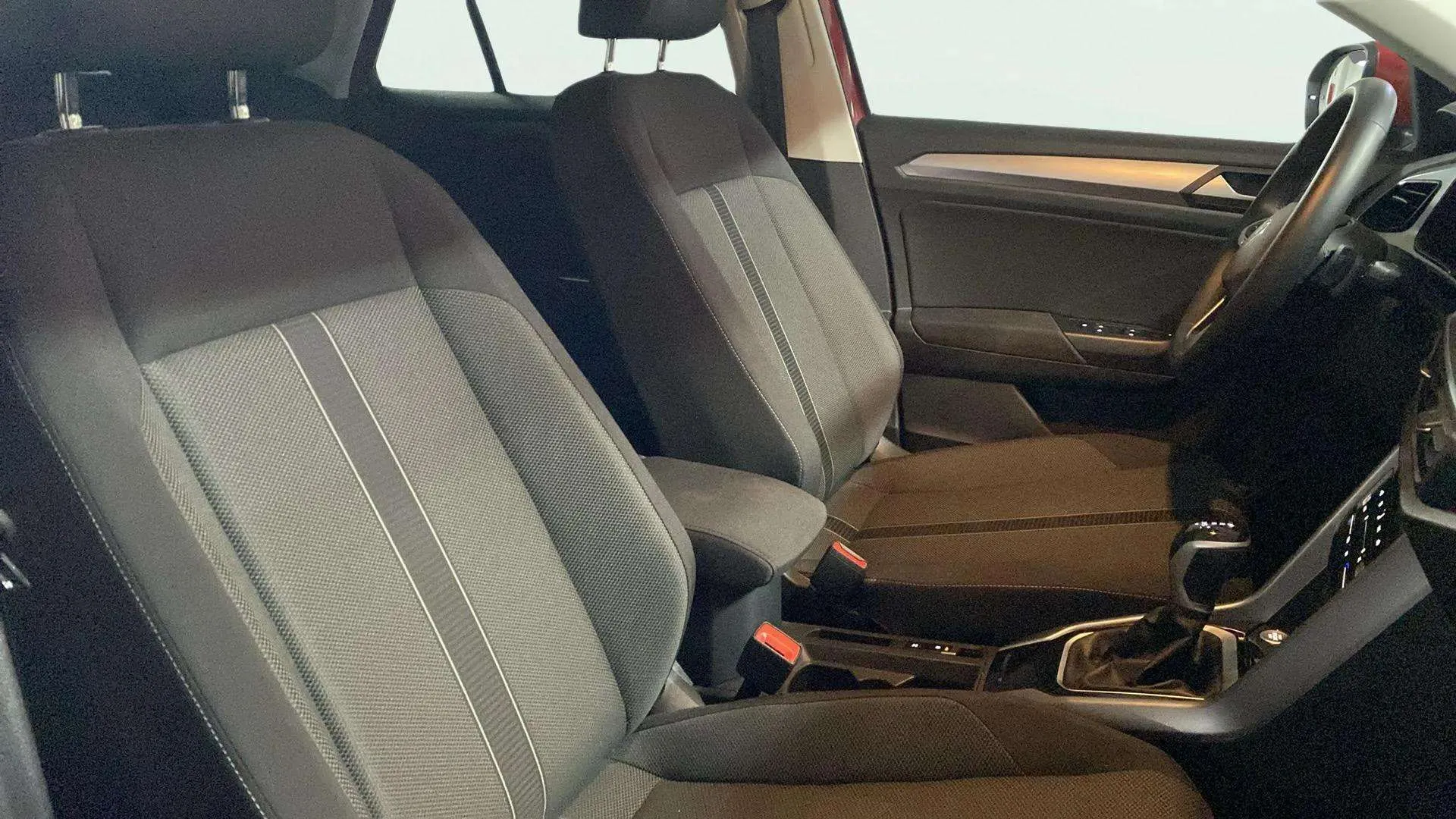 Volkswagen T-Roc "más" 1.5 TSI DSG - foto 23