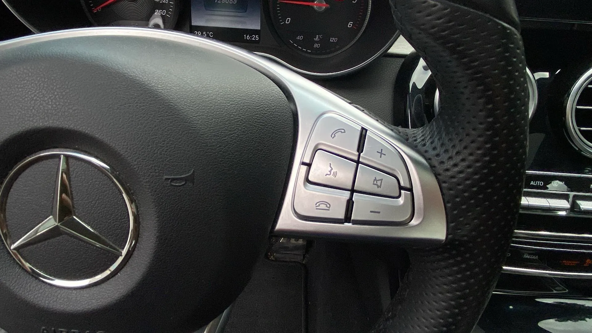 Mercedes-Benz Clase C C 220 d AMG Line - foto 18