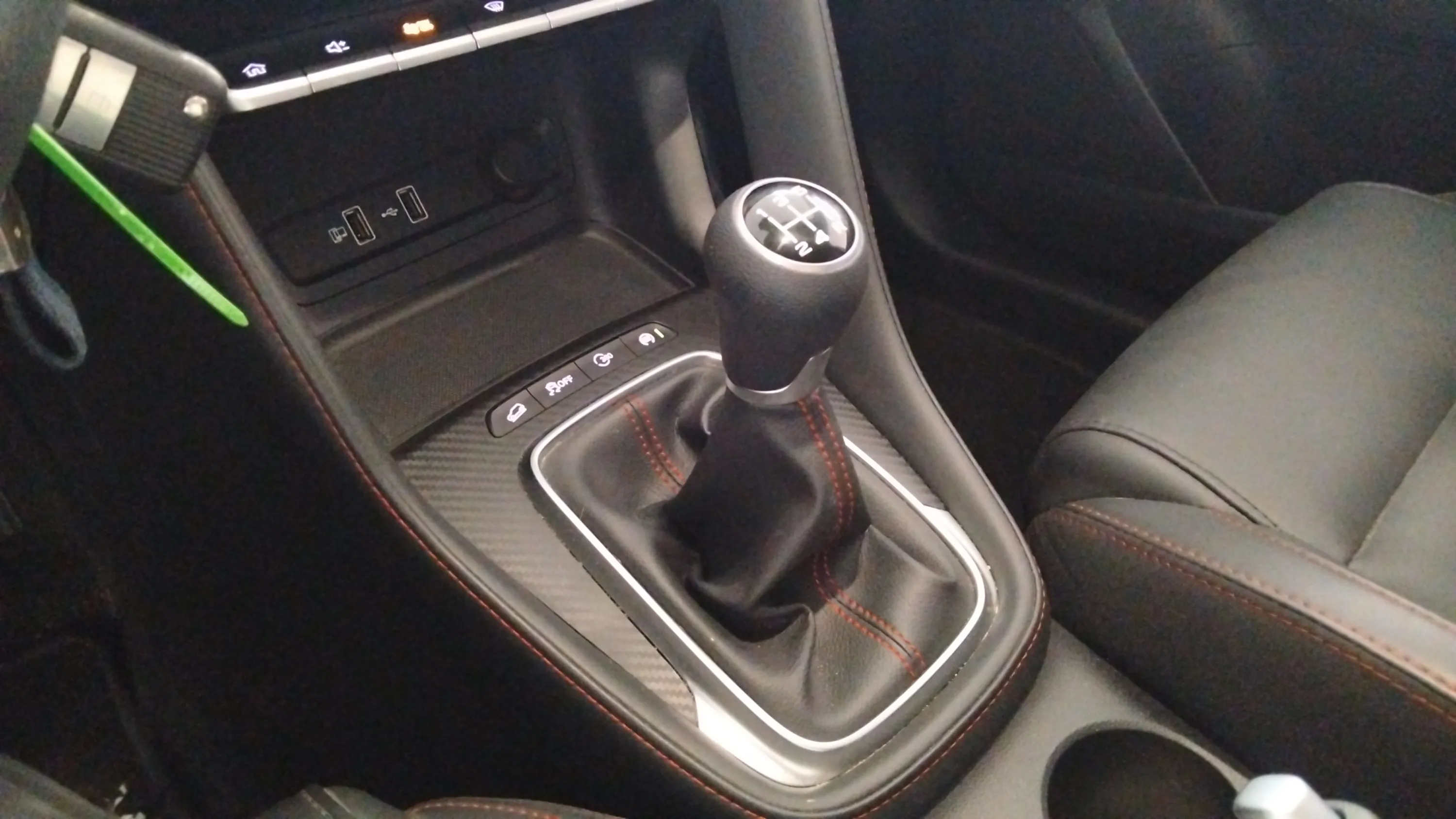 MG ZS 1.5 Luxury - foto 29