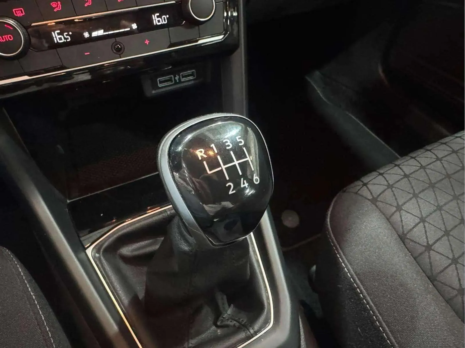 Volkswagen T-Cross Advance 1.0 TSI - foto 17