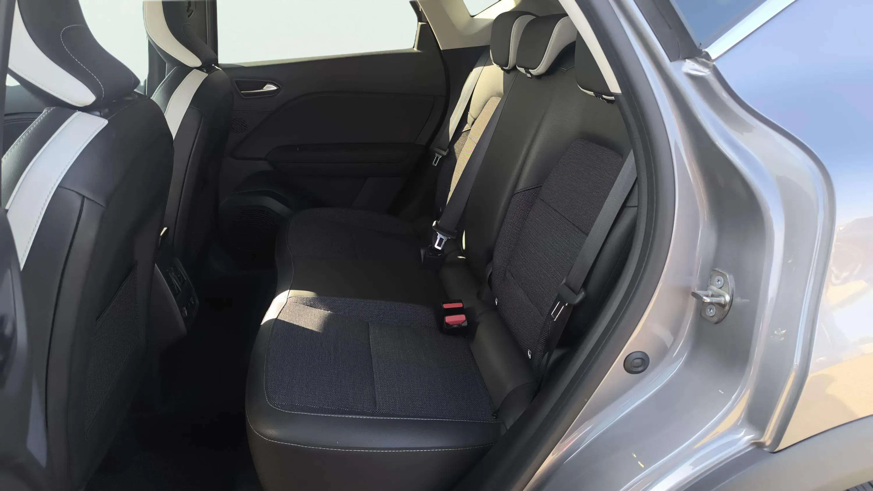 Renault Captur E-Tech engineered HEV - foto 13