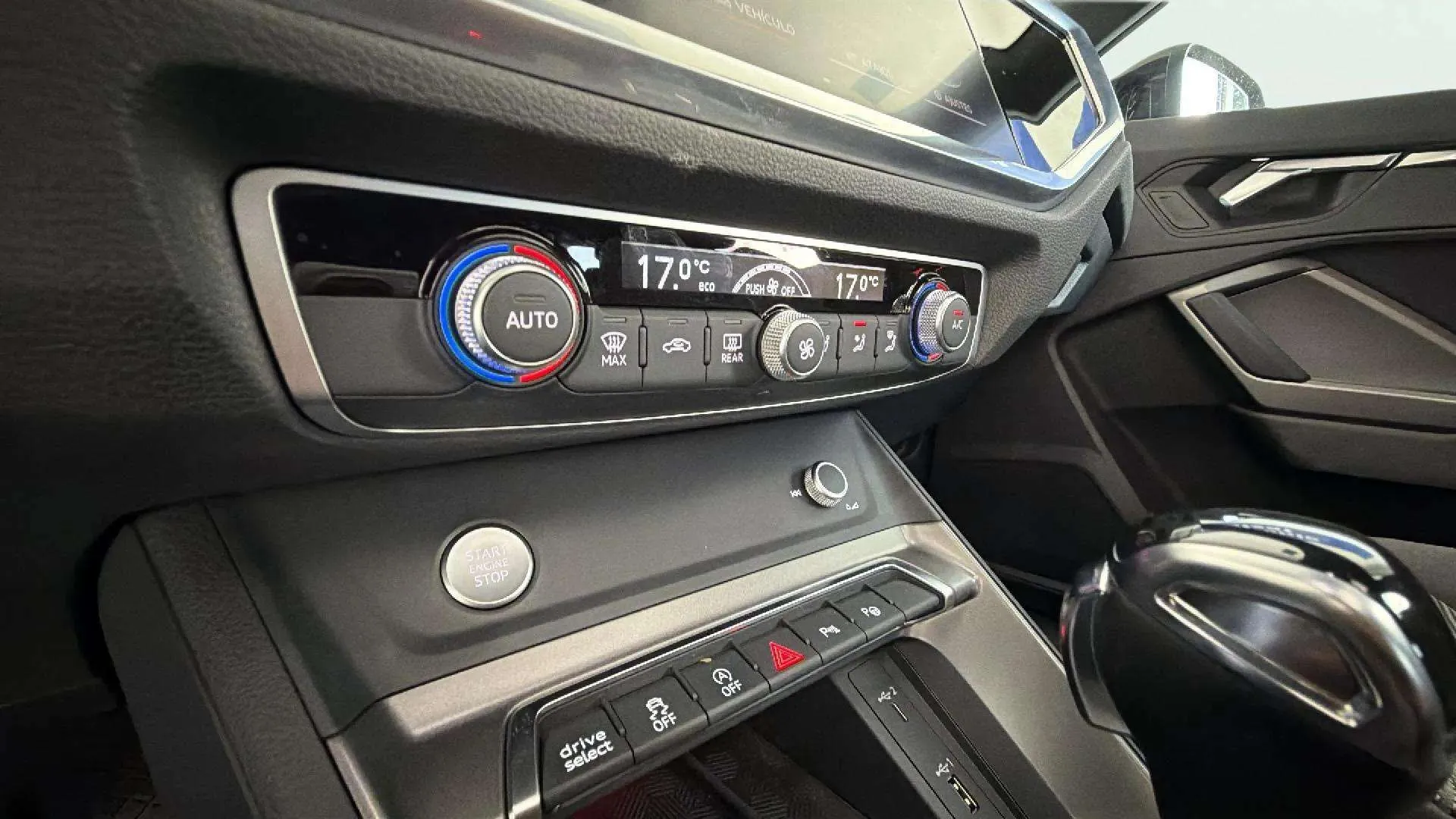 Audi Q3 40 TDI S tronic quattro Black Line - foto 28