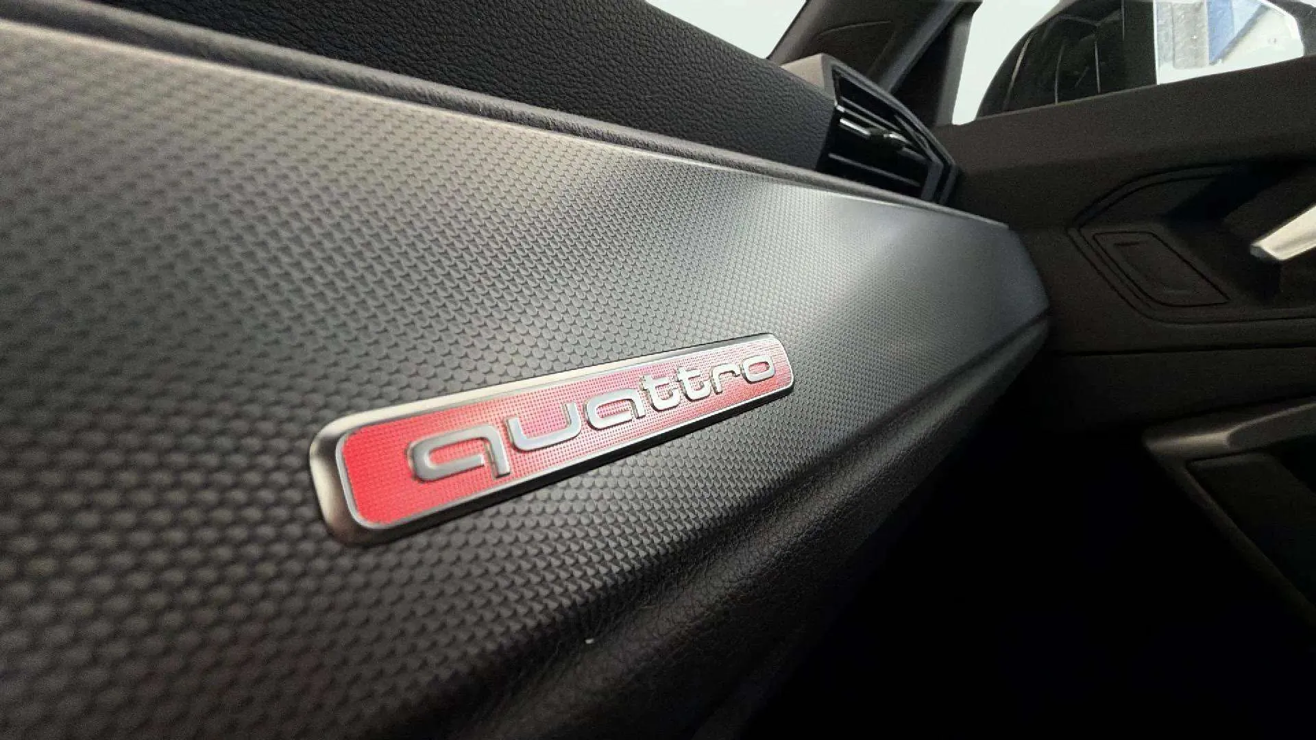 Audi Q3 40 TDI S tronic quattro Black Line - foto 19