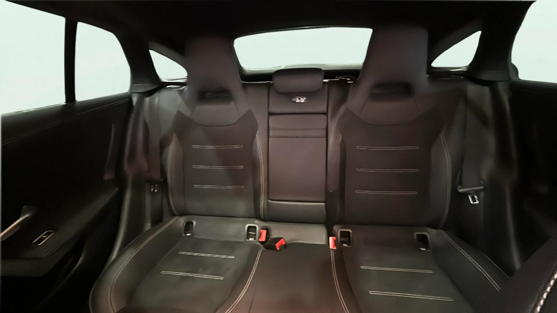 Mercedes-Benz CLA 200 D DCT Shooting Brake - foto 18
