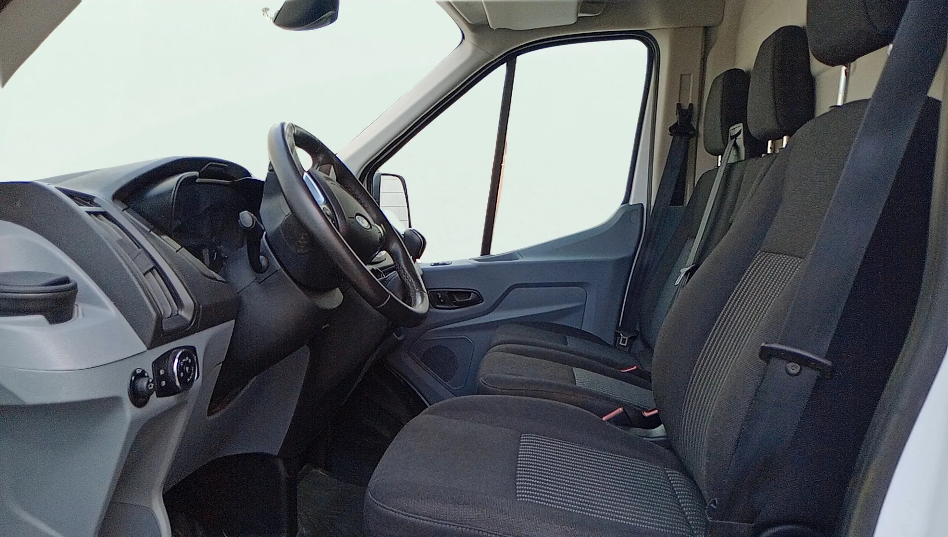 Ford Transit 310 L3H2 Van Ambiente Delantera - foto 10