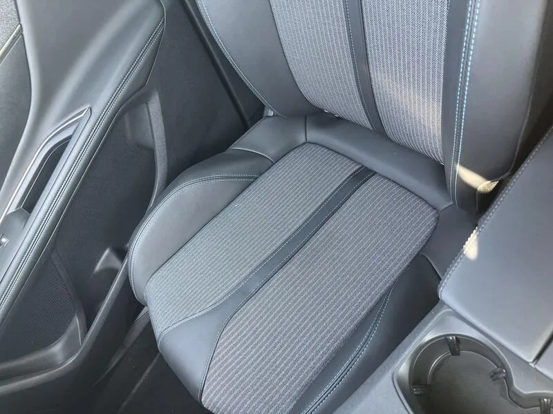 Peugeot 3008 1.5 BlueHDi Allure Pack - foto 36