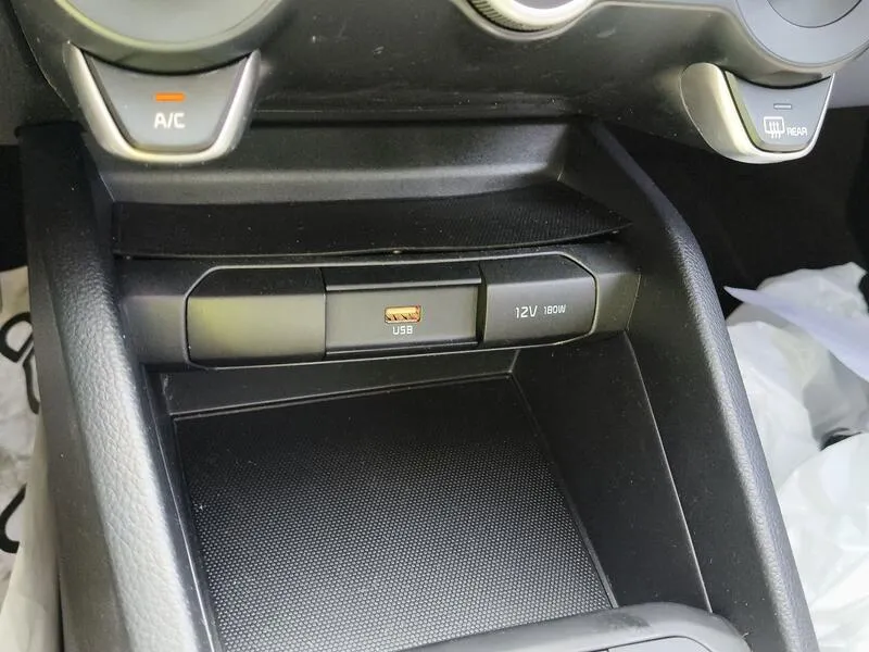 Kia Stonic 1.0 T-GDi MHEV iMT Concept - foto 15