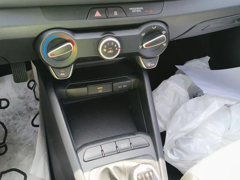 Kia Stonic 1.0 T-GDi MHEV iMT Concept - foto 12