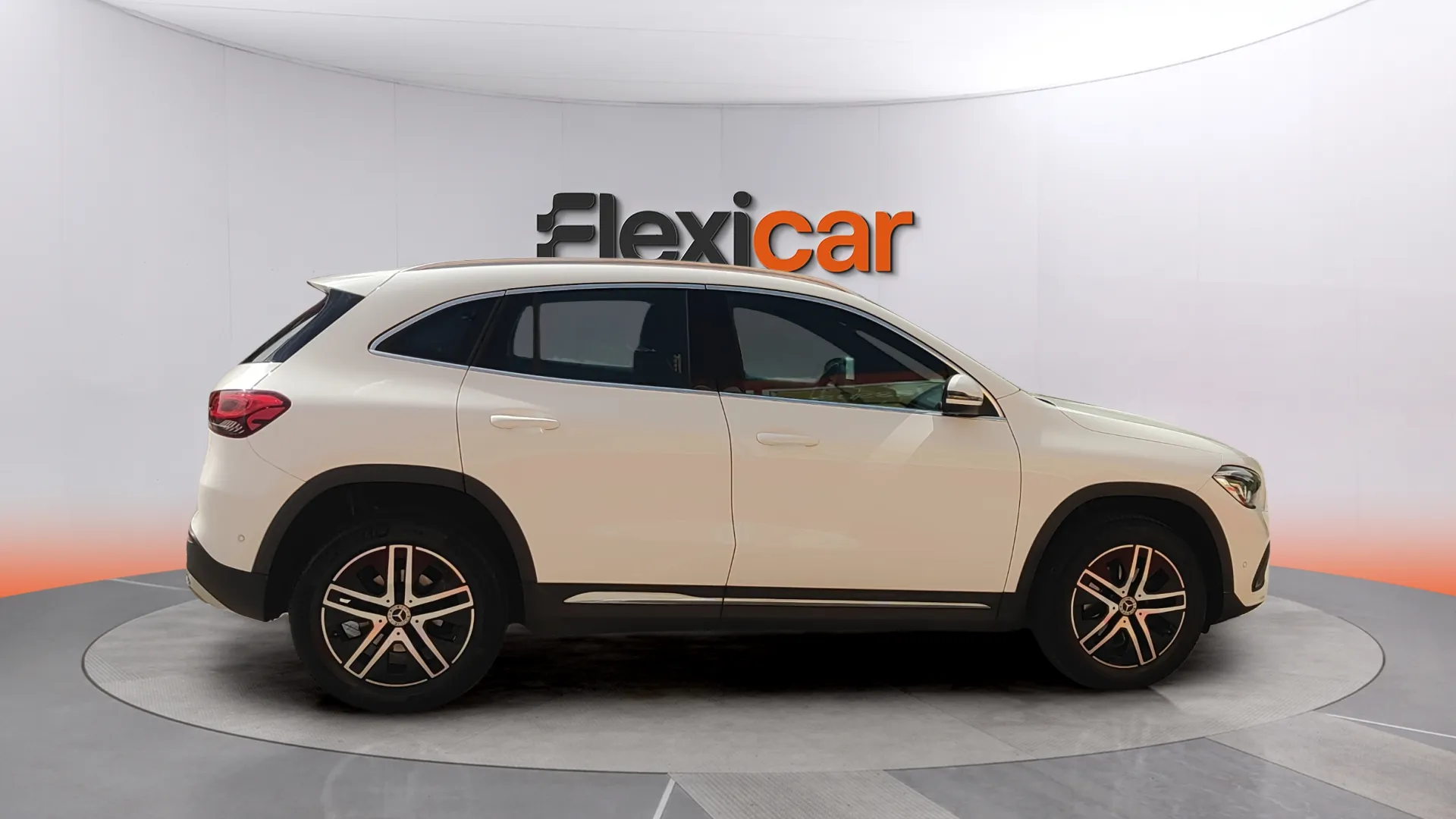 Mercedes-Benz GLA 200 D - foto 3