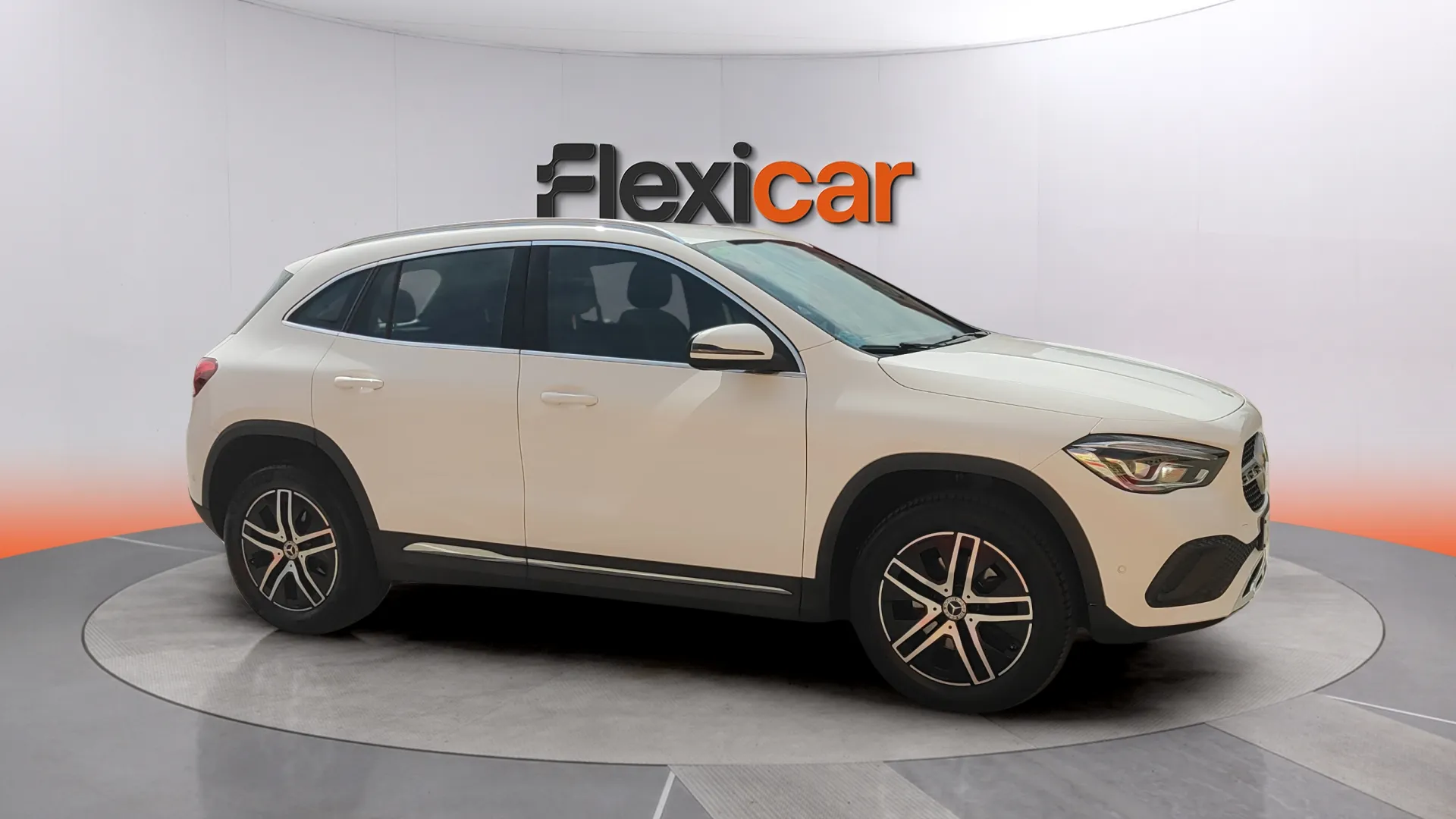 Mercedes-Benz GLA 200 D - foto 2