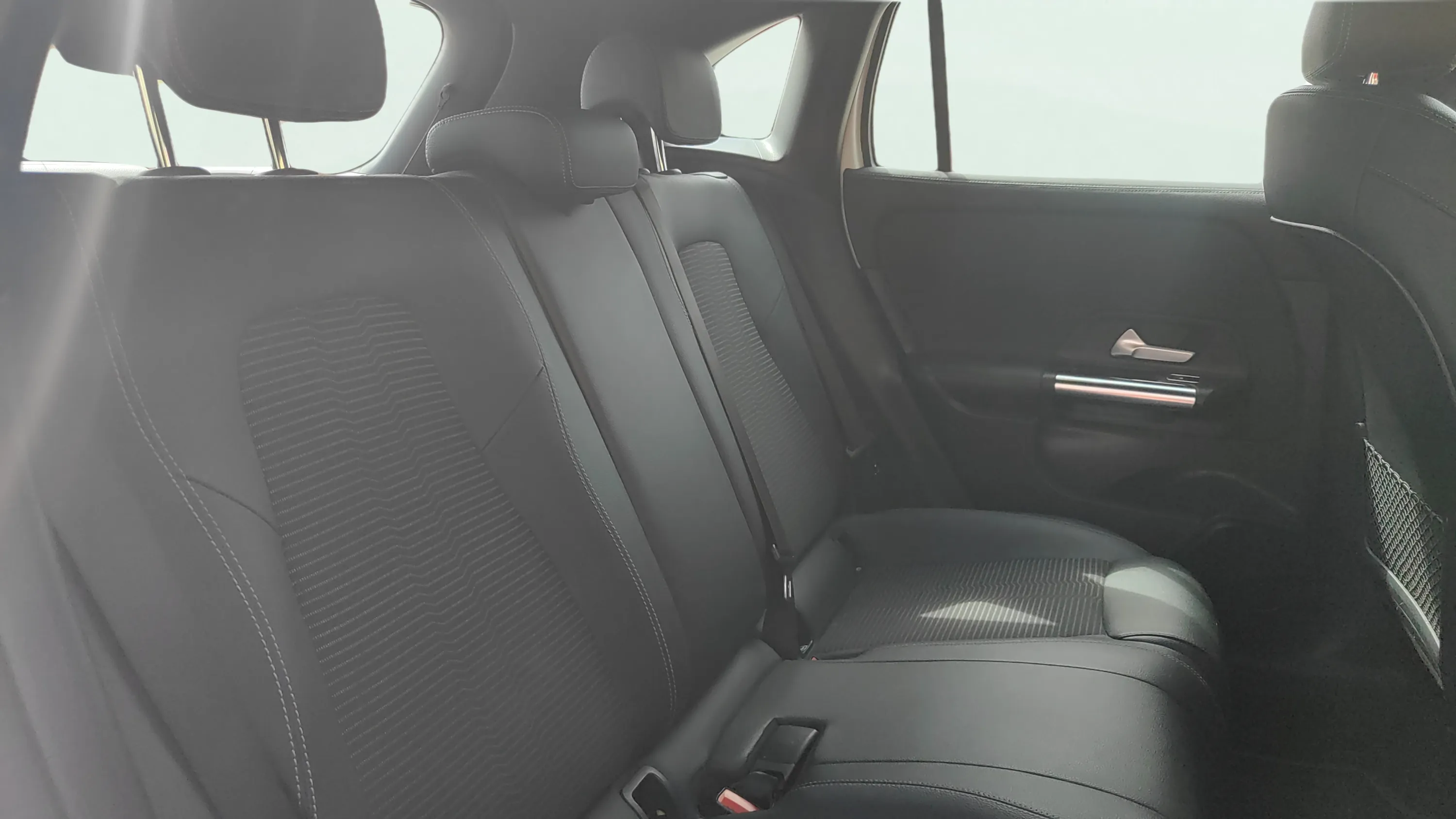 Mercedes-Benz GLA 200 D - foto 23