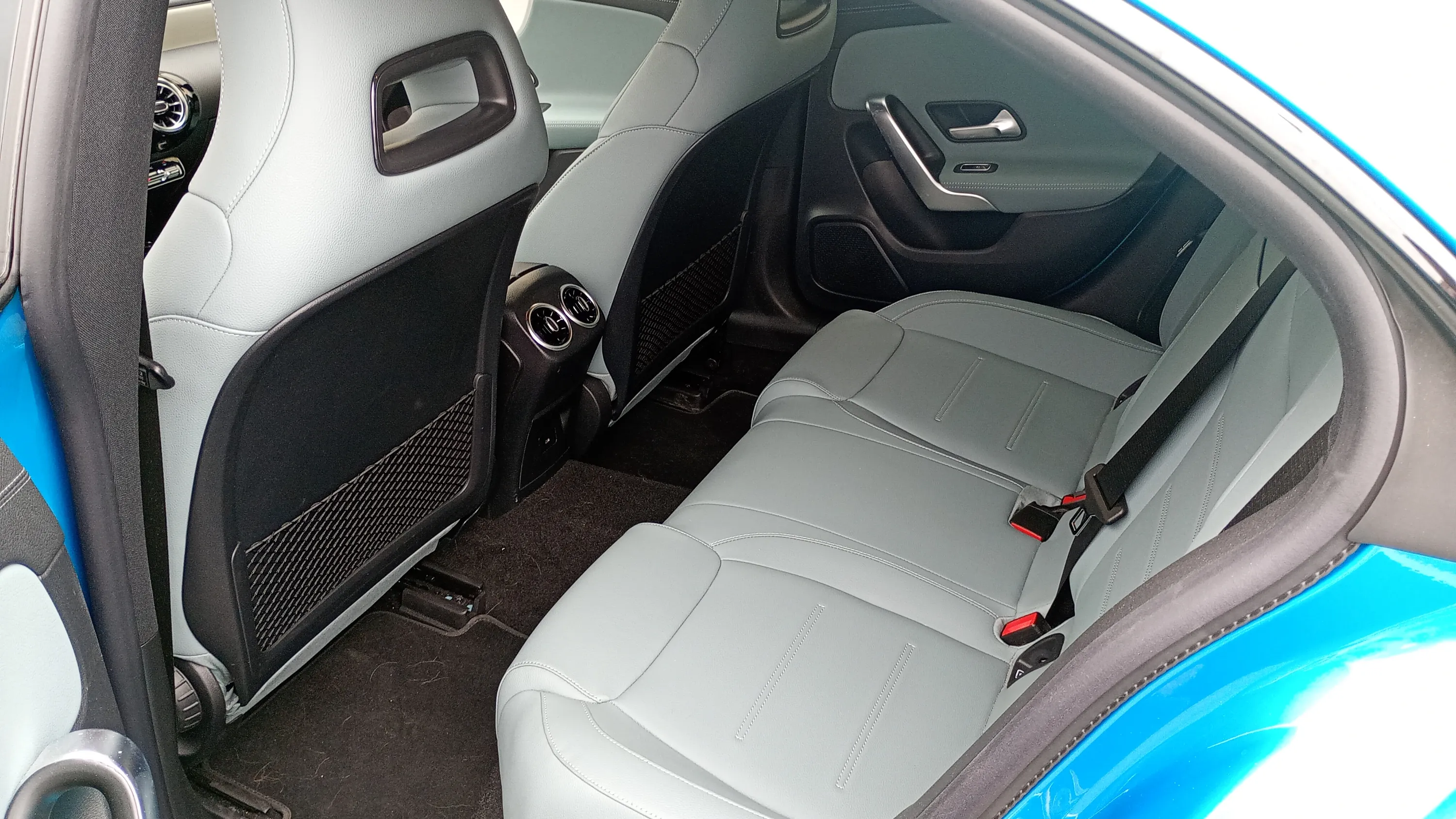 Mercedes-Benz CLA 200 - foto 11
