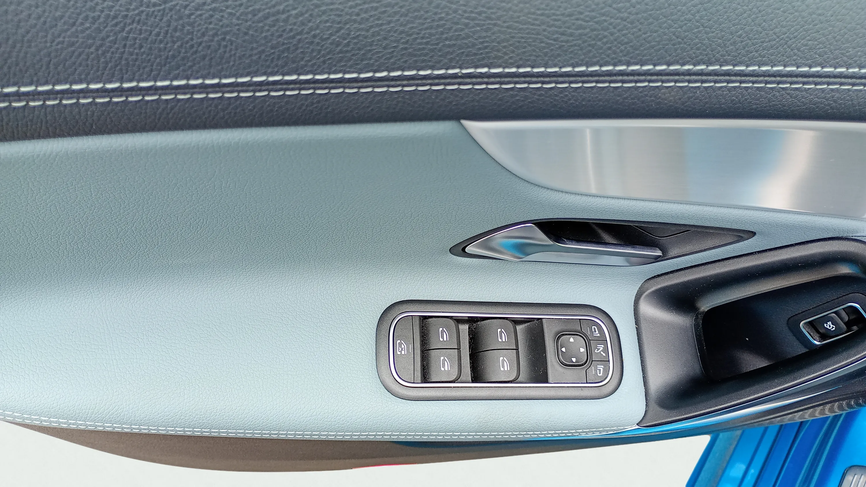 Mercedes-Benz CLA 200 - foto 15