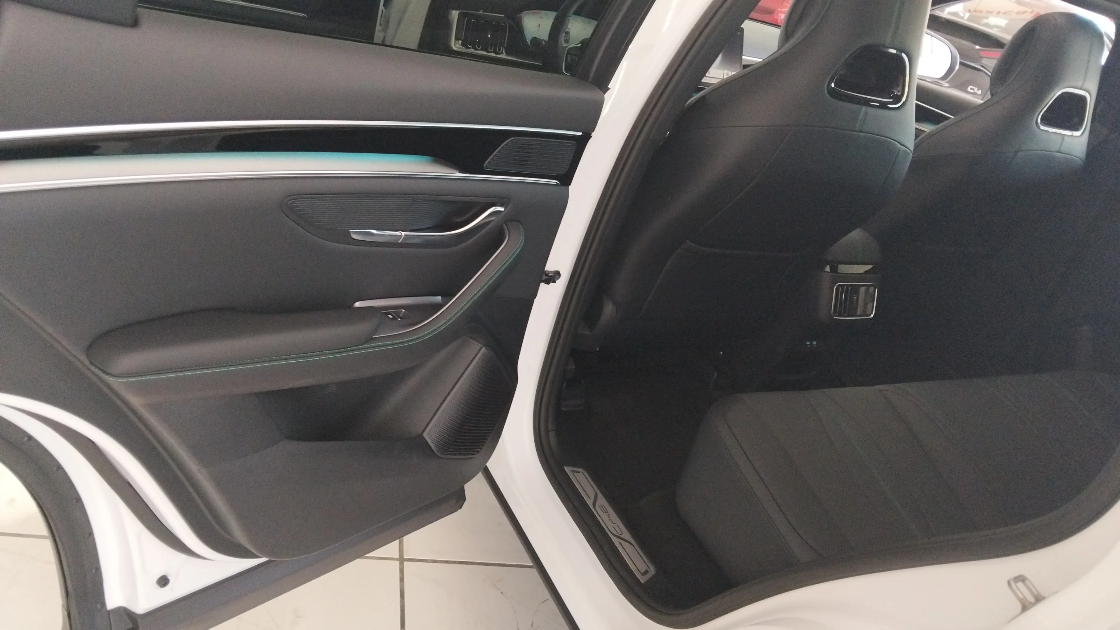 BYD Seal U 72 kWh Comfort - foto 11