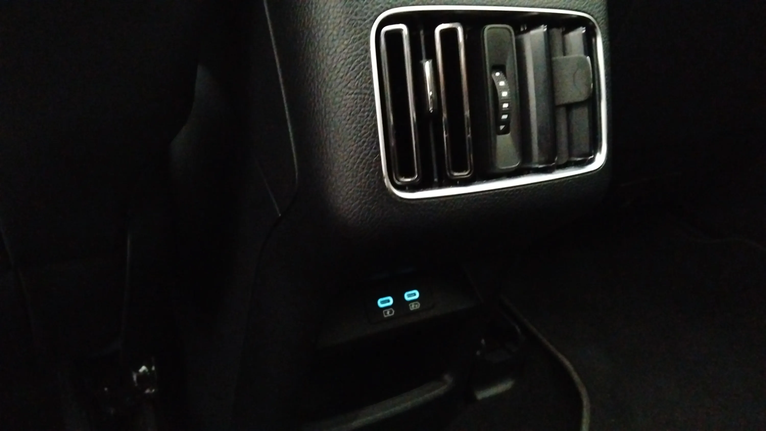 BYD Seal U 72 kWh Comfort - foto 27