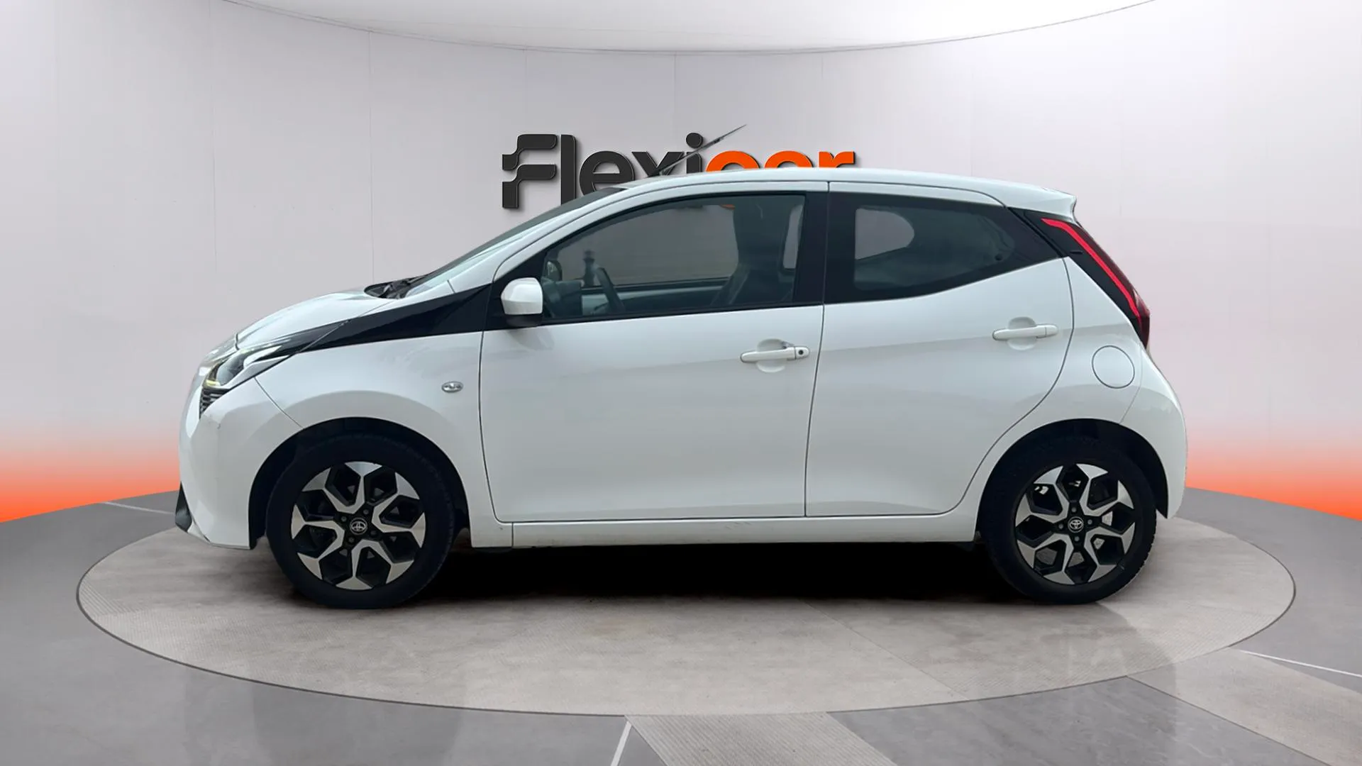 Toyota Aygo 1.0 70 x-play - foto 4