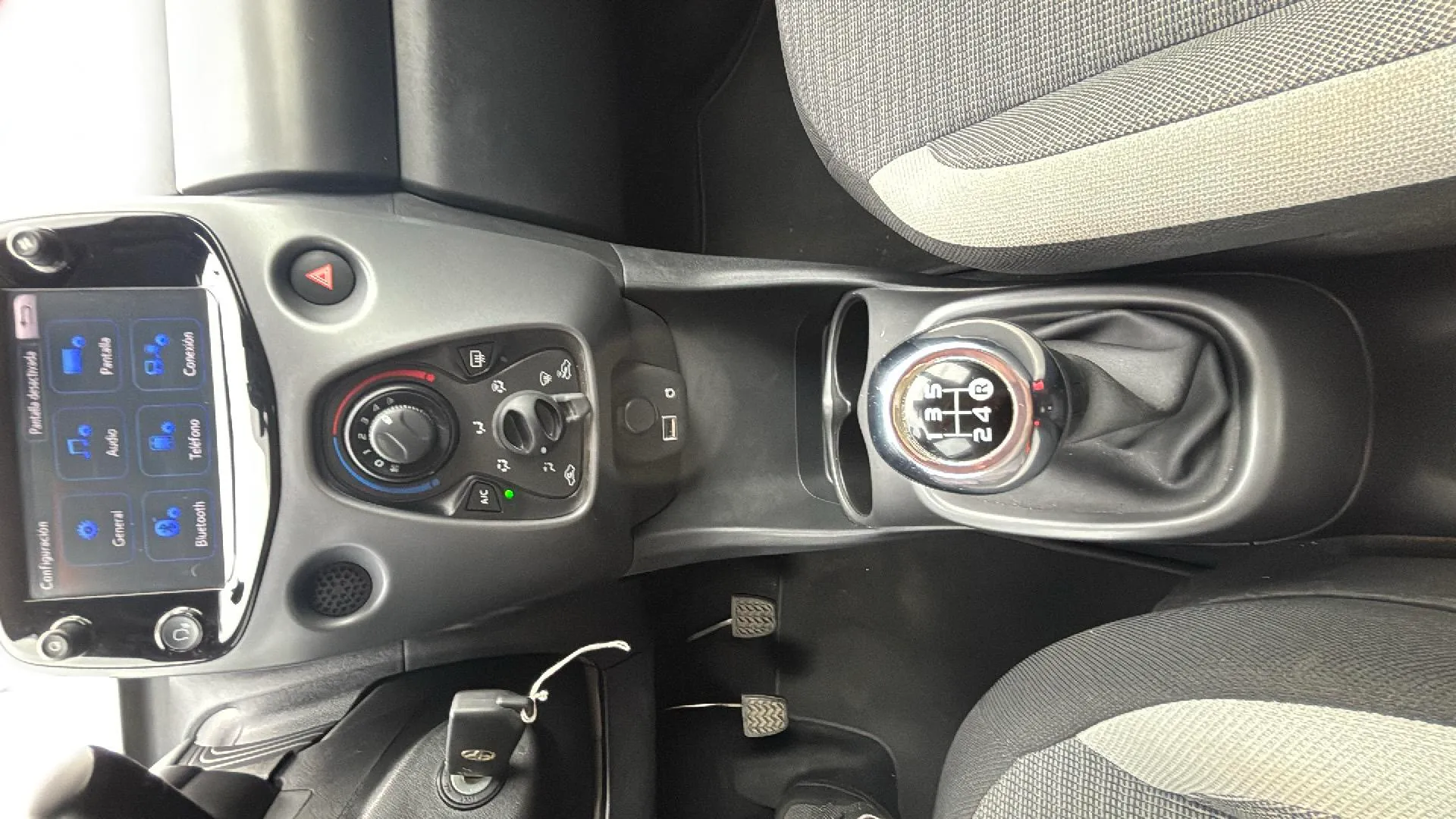 Toyota Aygo 1.0 70 x-play - foto 13