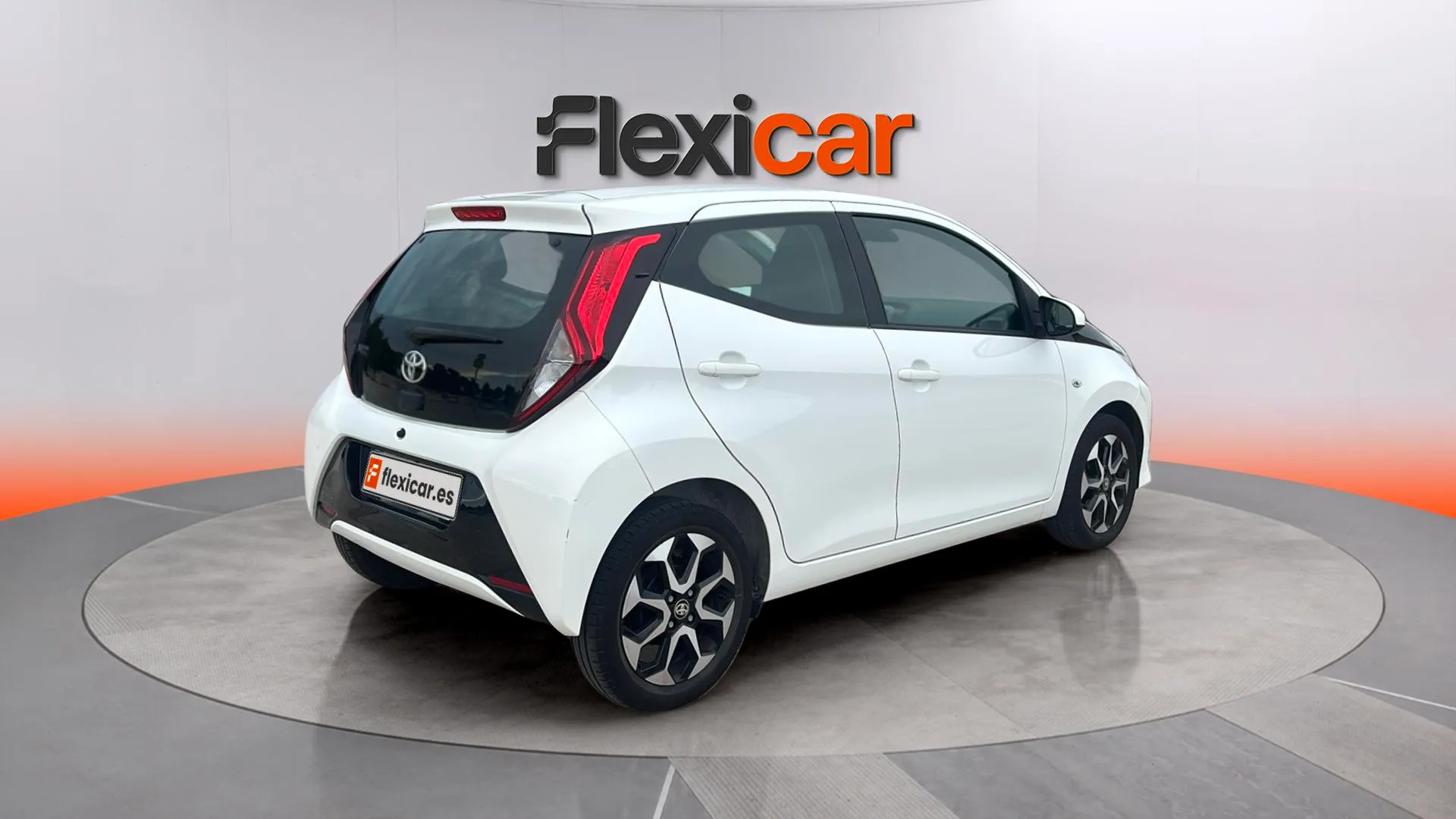 Toyota Aygo 1.0 70 x-play - foto 7