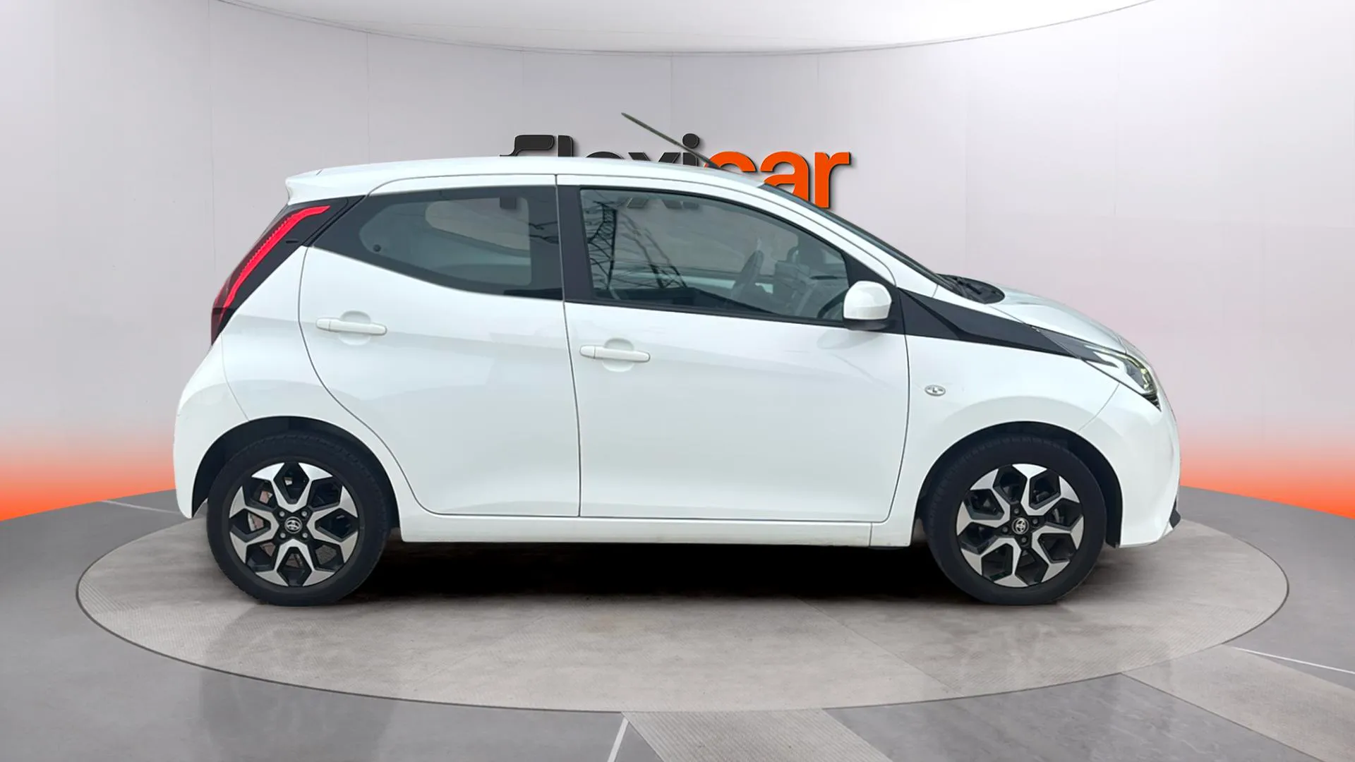 Toyota Aygo 1.0 70 x-play - foto 8