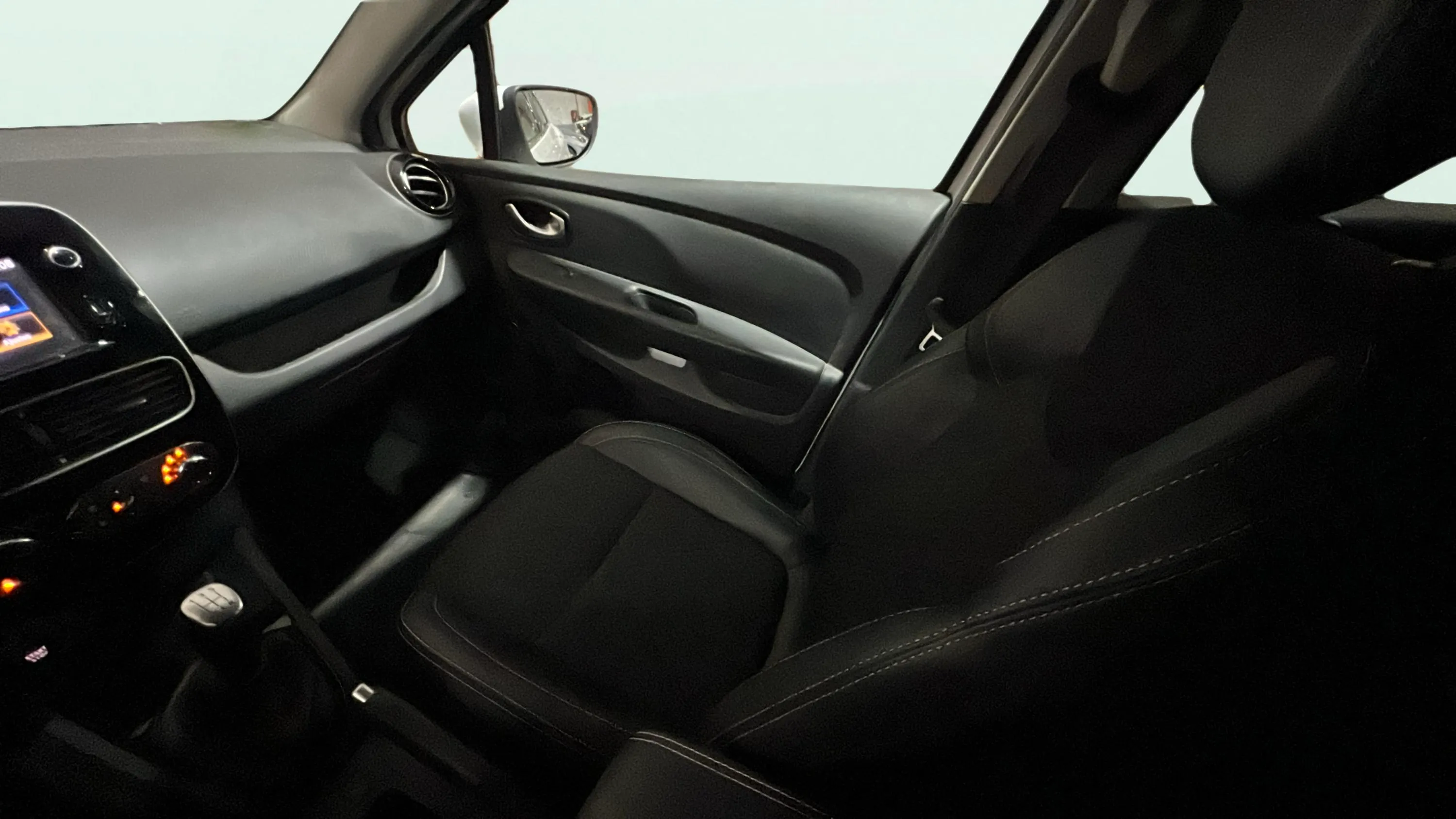 Renault Clio Sp. T. Limited TCe -18 - foto 11