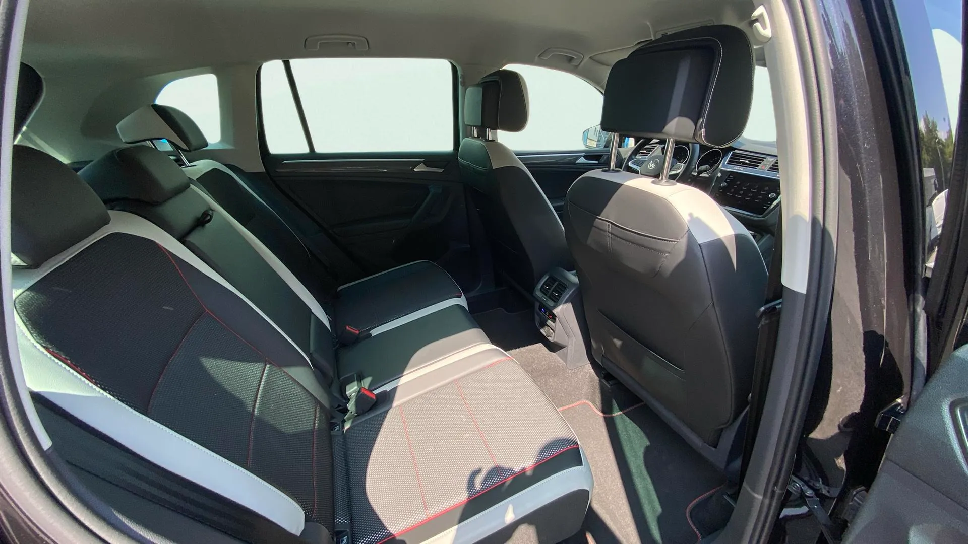 Volkswagen Tiguan Urban Sport 1.5 TSI DSG - foto 24