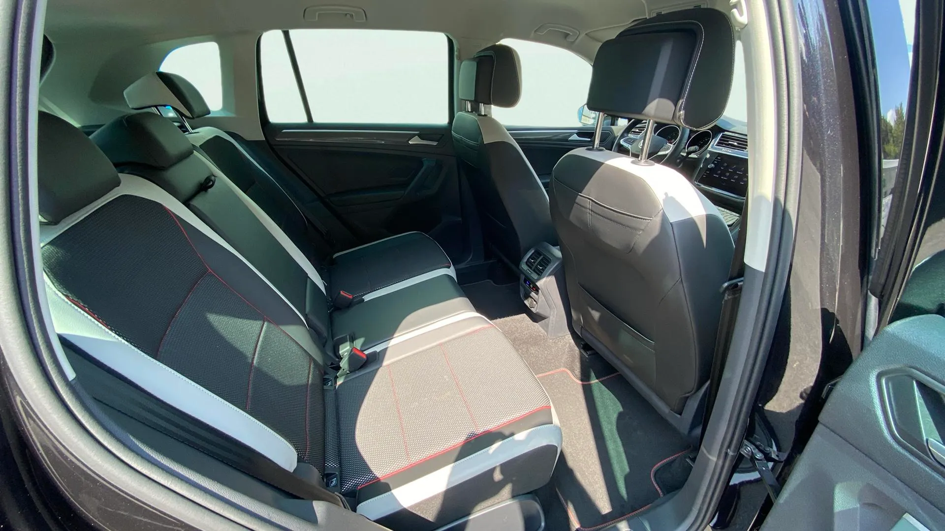 Volkswagen Tiguan Urban Sport 1.5 TSI DSG - foto 25
