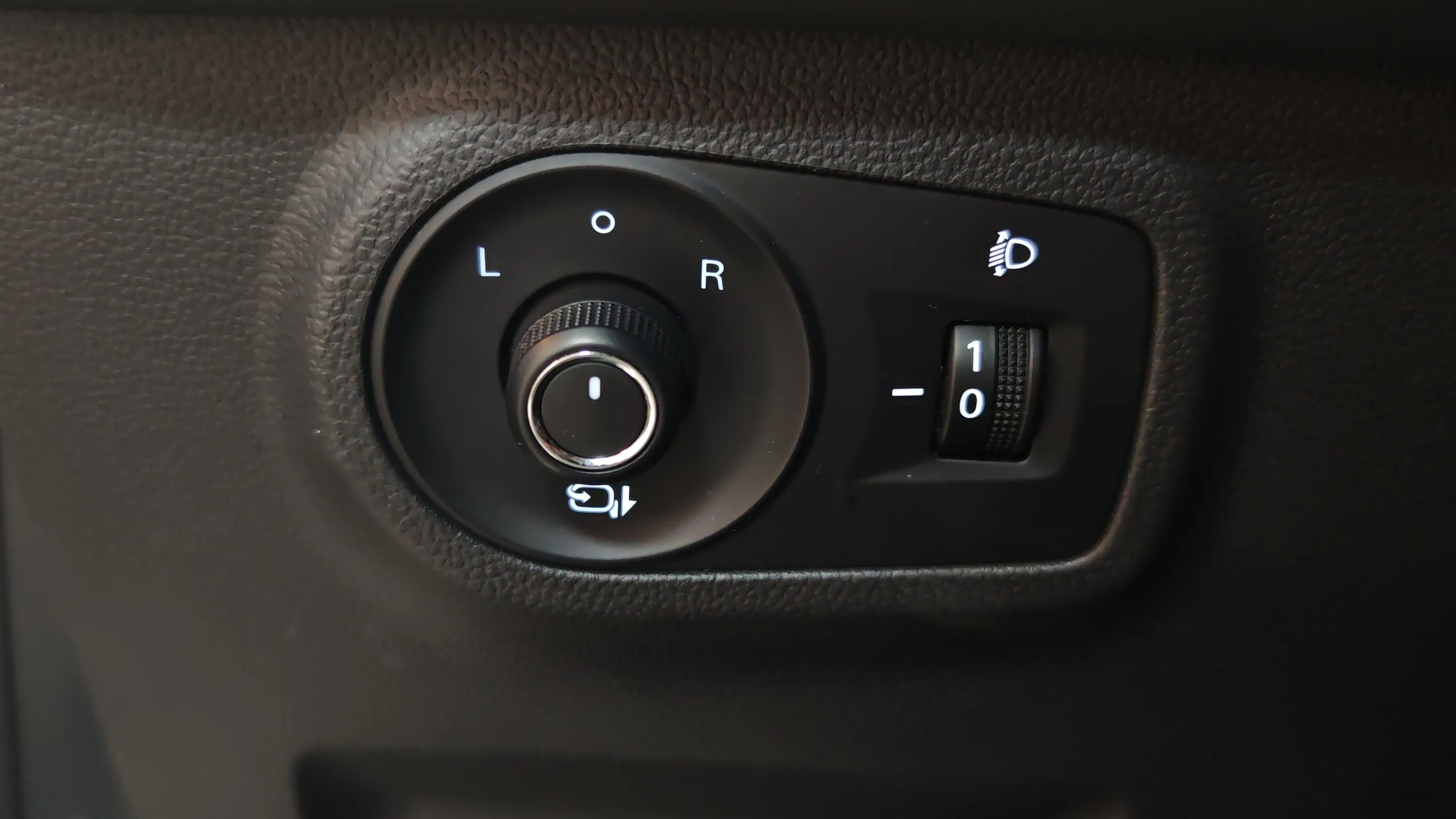 MG ZS 1.5 Luxury - foto 16