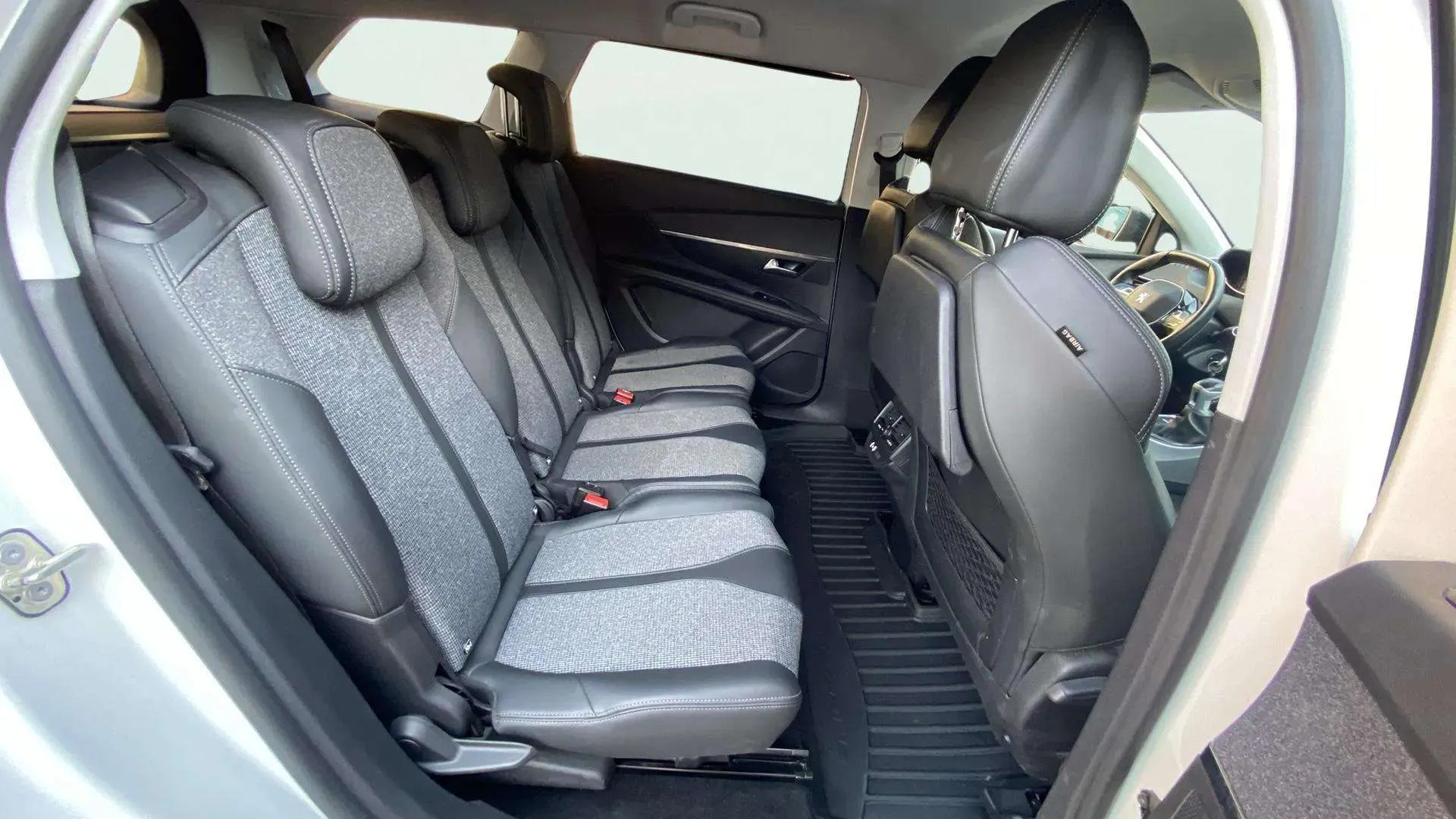 Peugeot 5008 Allure 1.2L PureTech - foto 27