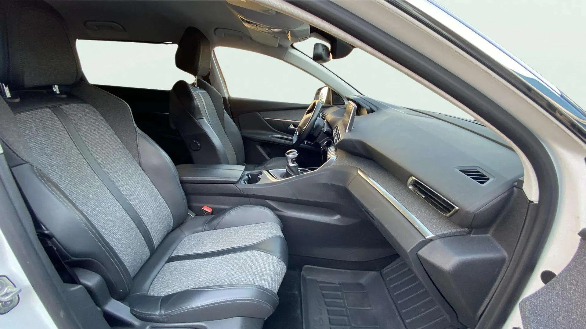 Peugeot 5008 Allure 1.2L PureTech - foto 26