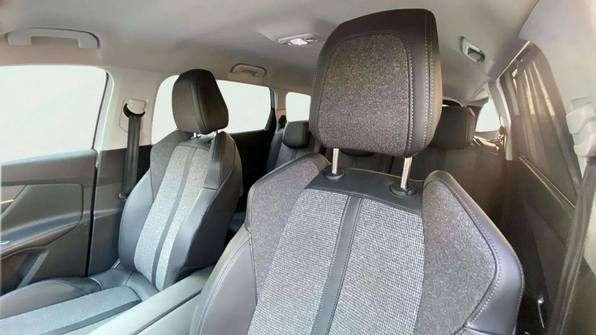 Peugeot 5008 Allure 1.2L PureTech - foto 24