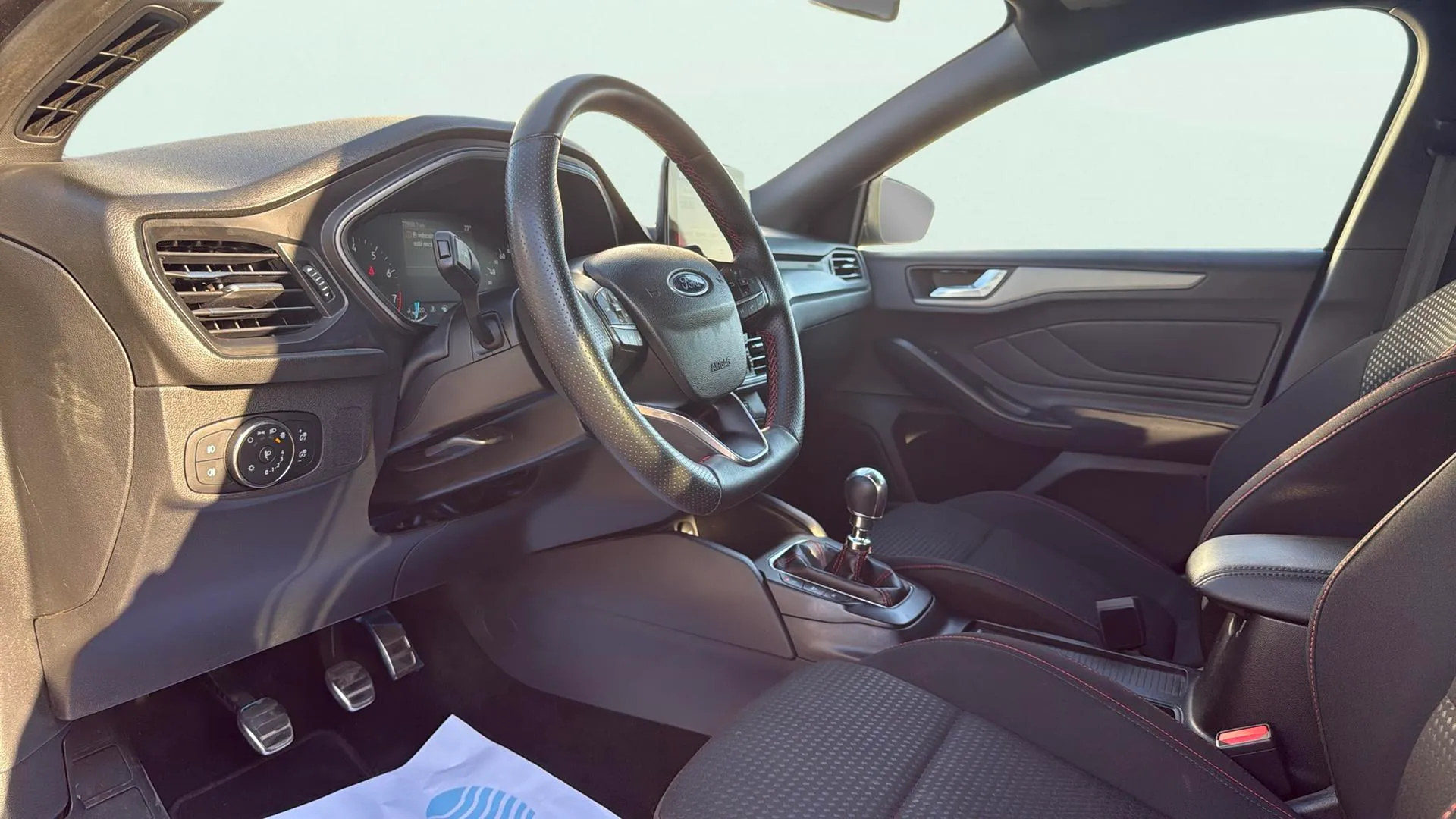 Ford Focus 1.0 EcoBoost MHEV ST-Line - foto 10