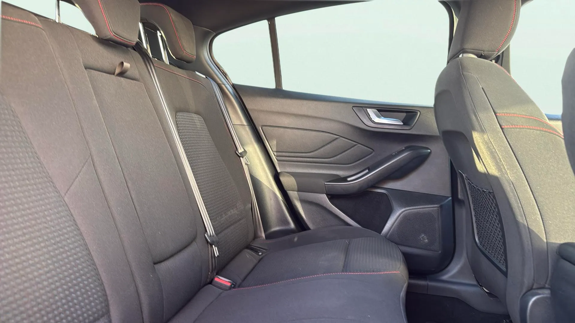 Ford Focus 1.0 EcoBoost MHEV ST-Line - foto 17