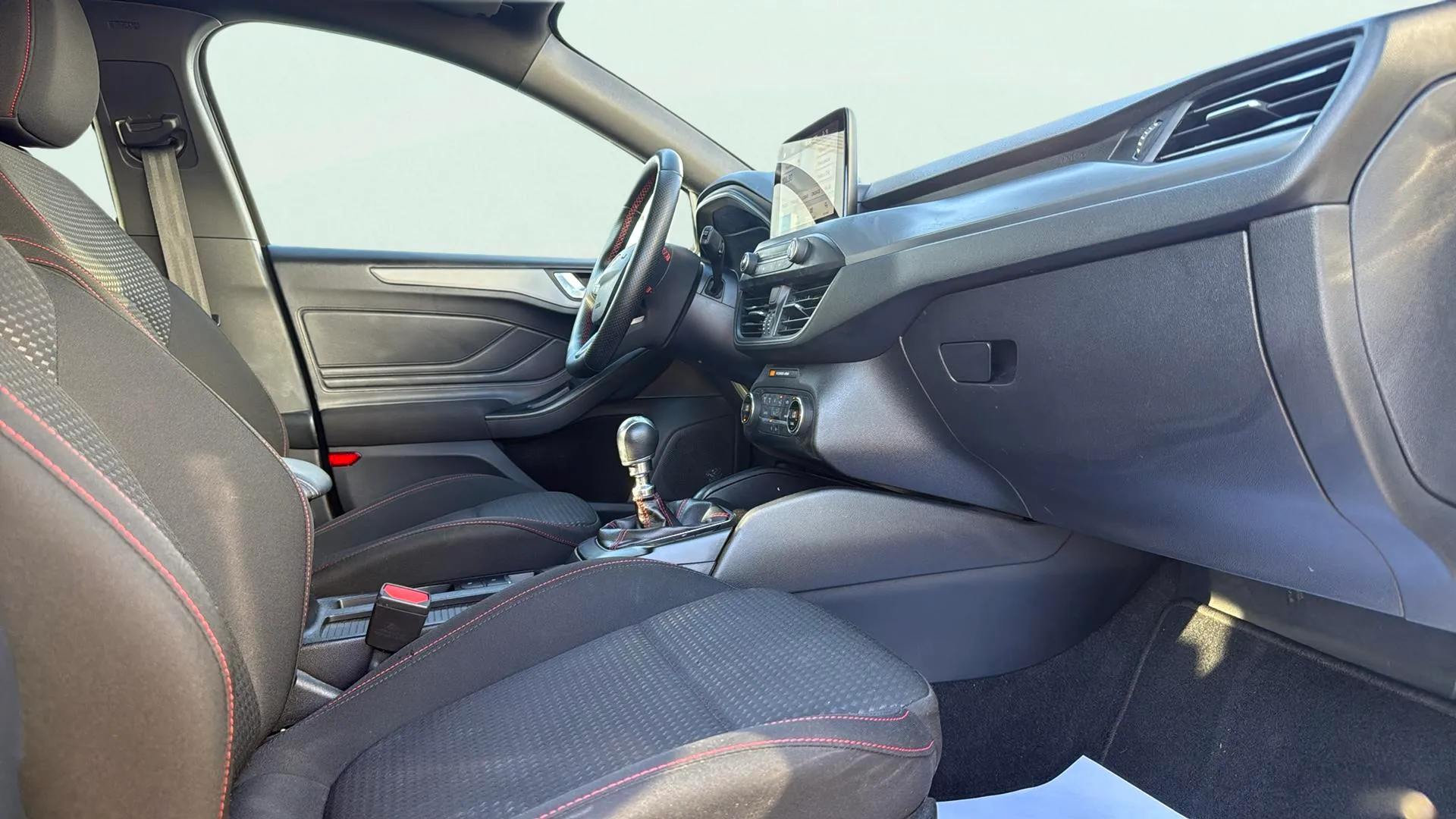 Ford Focus 1.0 EcoBoost MHEV ST-Line - foto 14