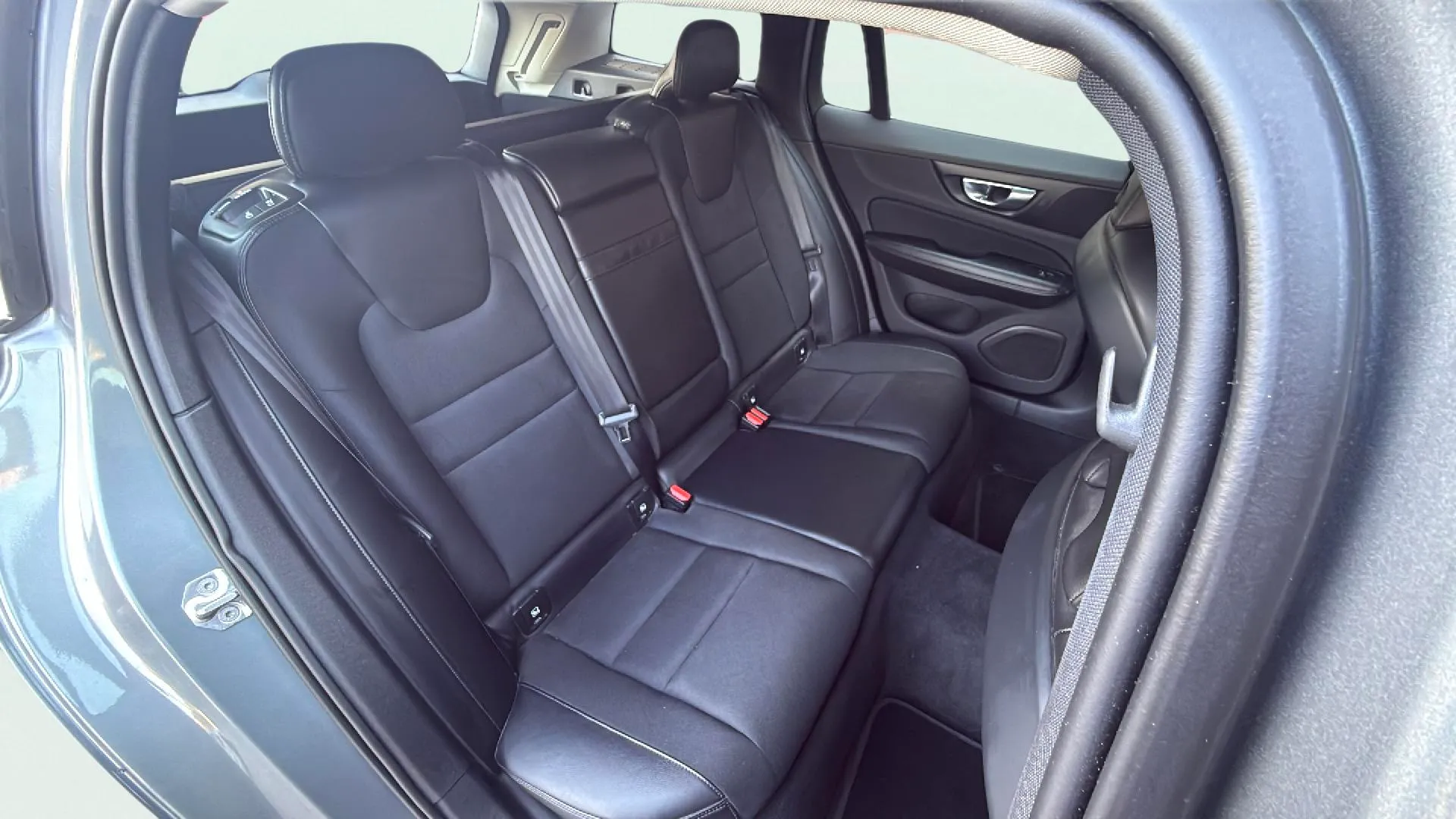 Volvo V60 2.0 D3 Momentum - foto 12