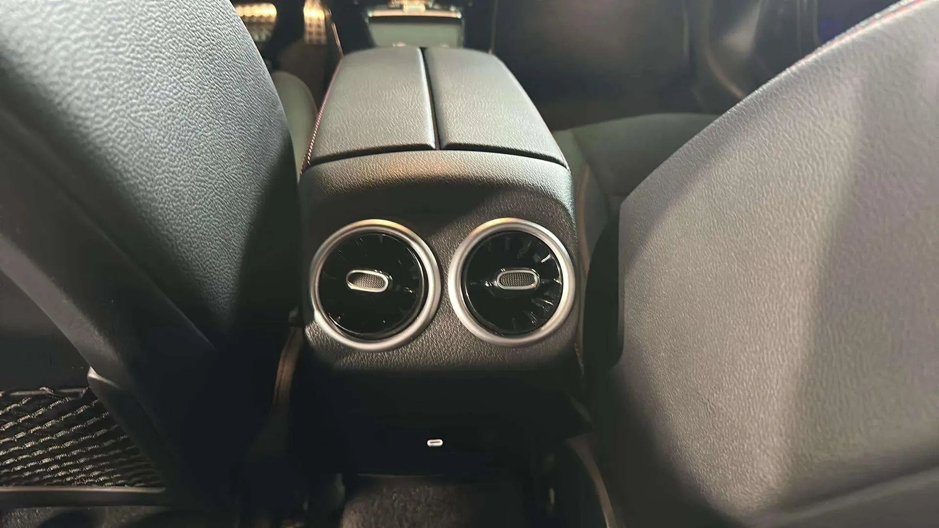 Mercedes-Benz CLA 190 - foto 18