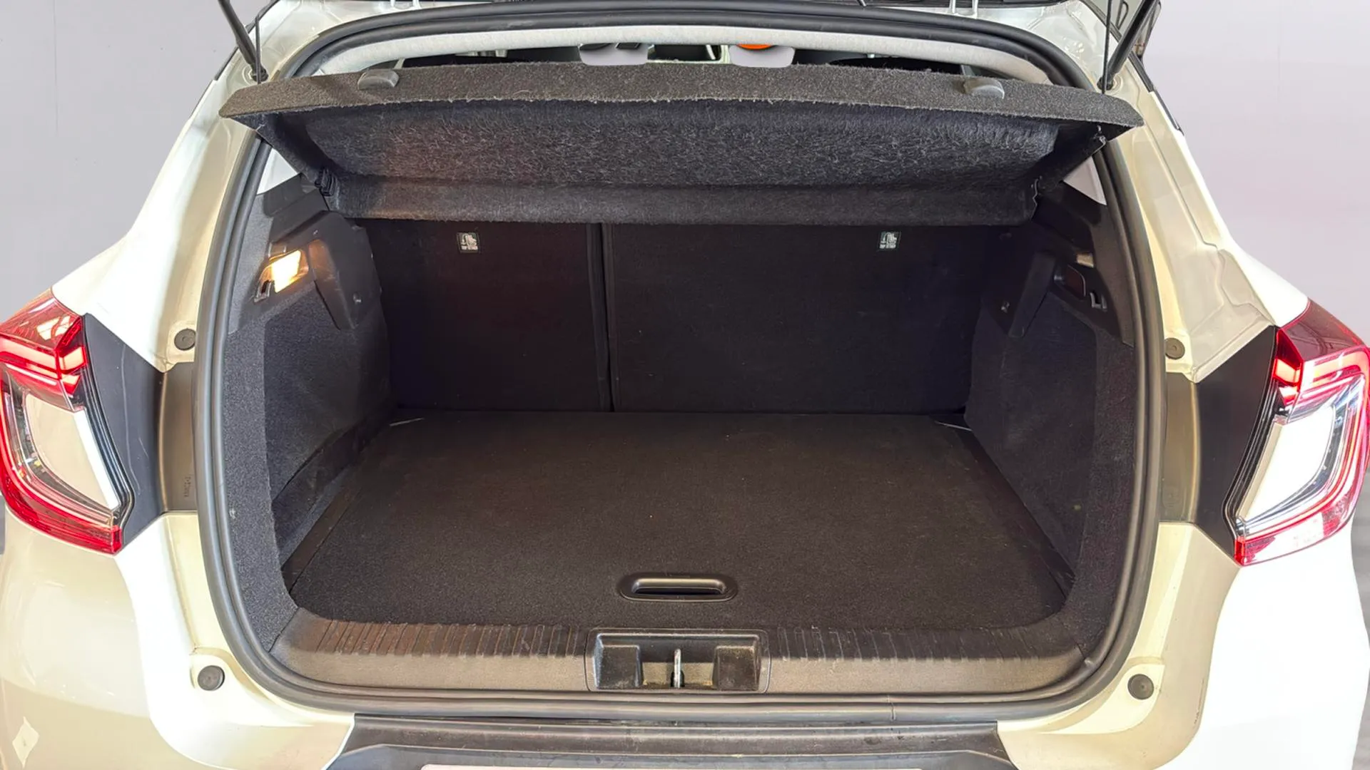 Renault Captur Zen E-Tech Híbrido - foto 8