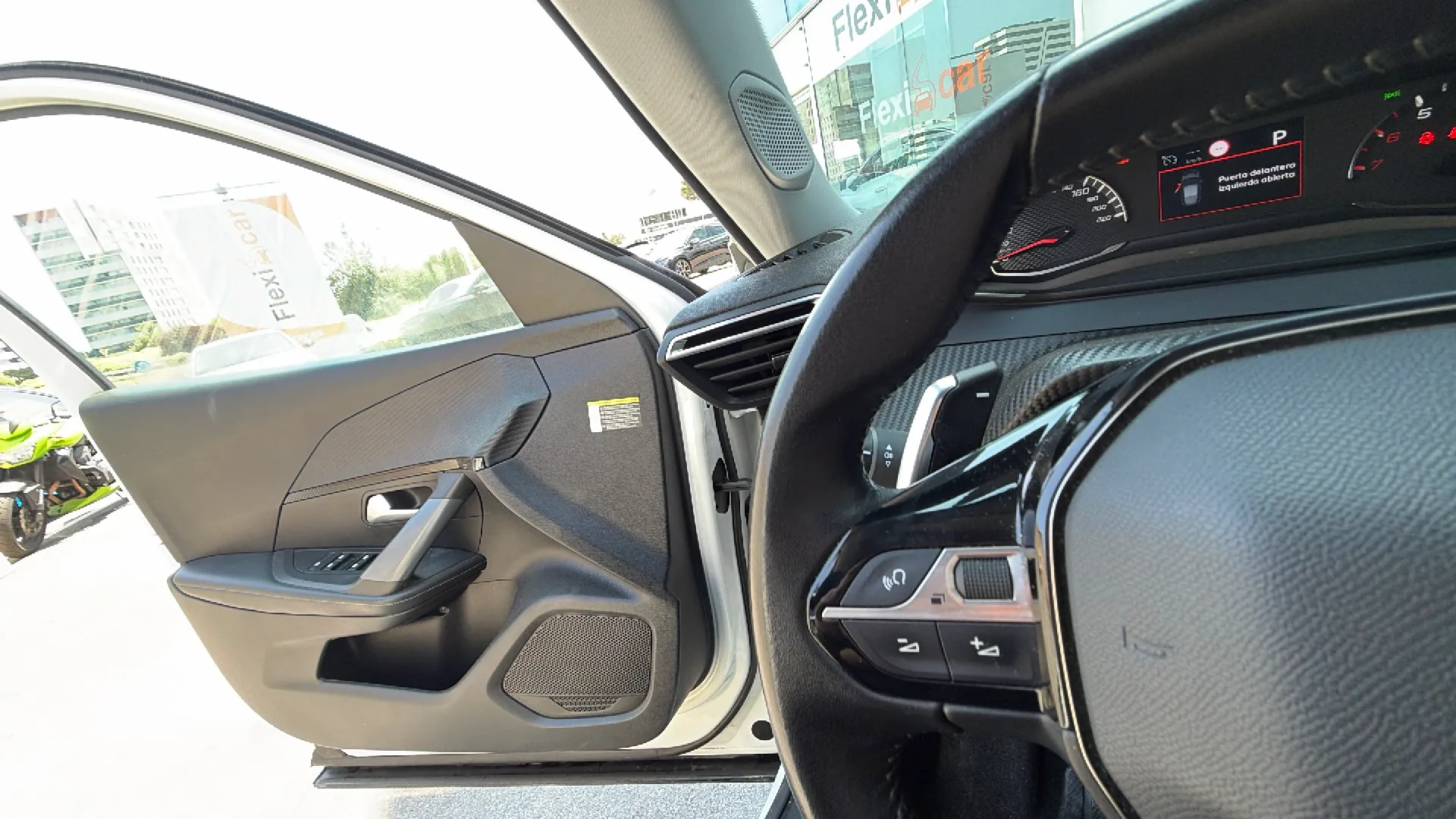 Peugeot 2008 Allure Pack PureTech 130 EAT8 - foto 15