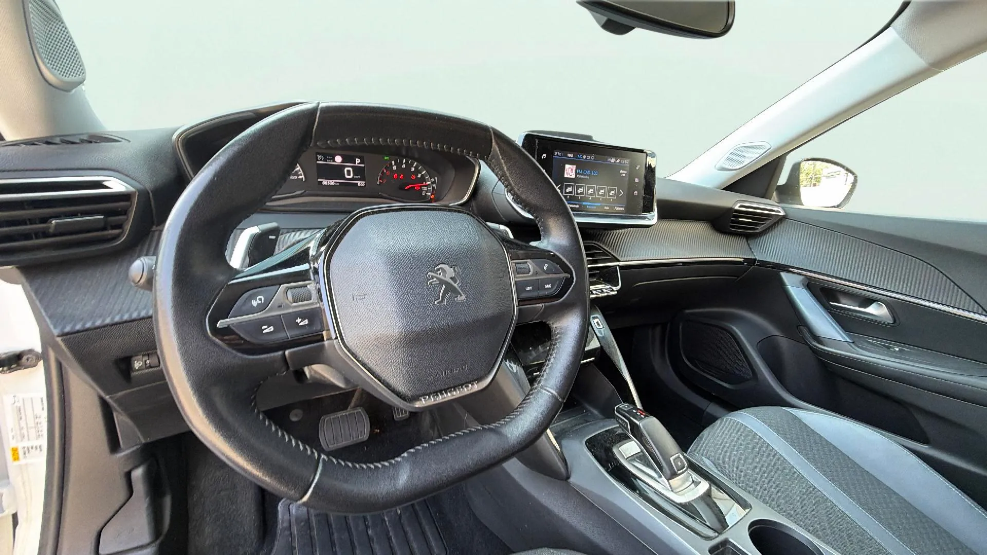 Peugeot 2008 Allure Pack PureTech 130 EAT8 - foto 24