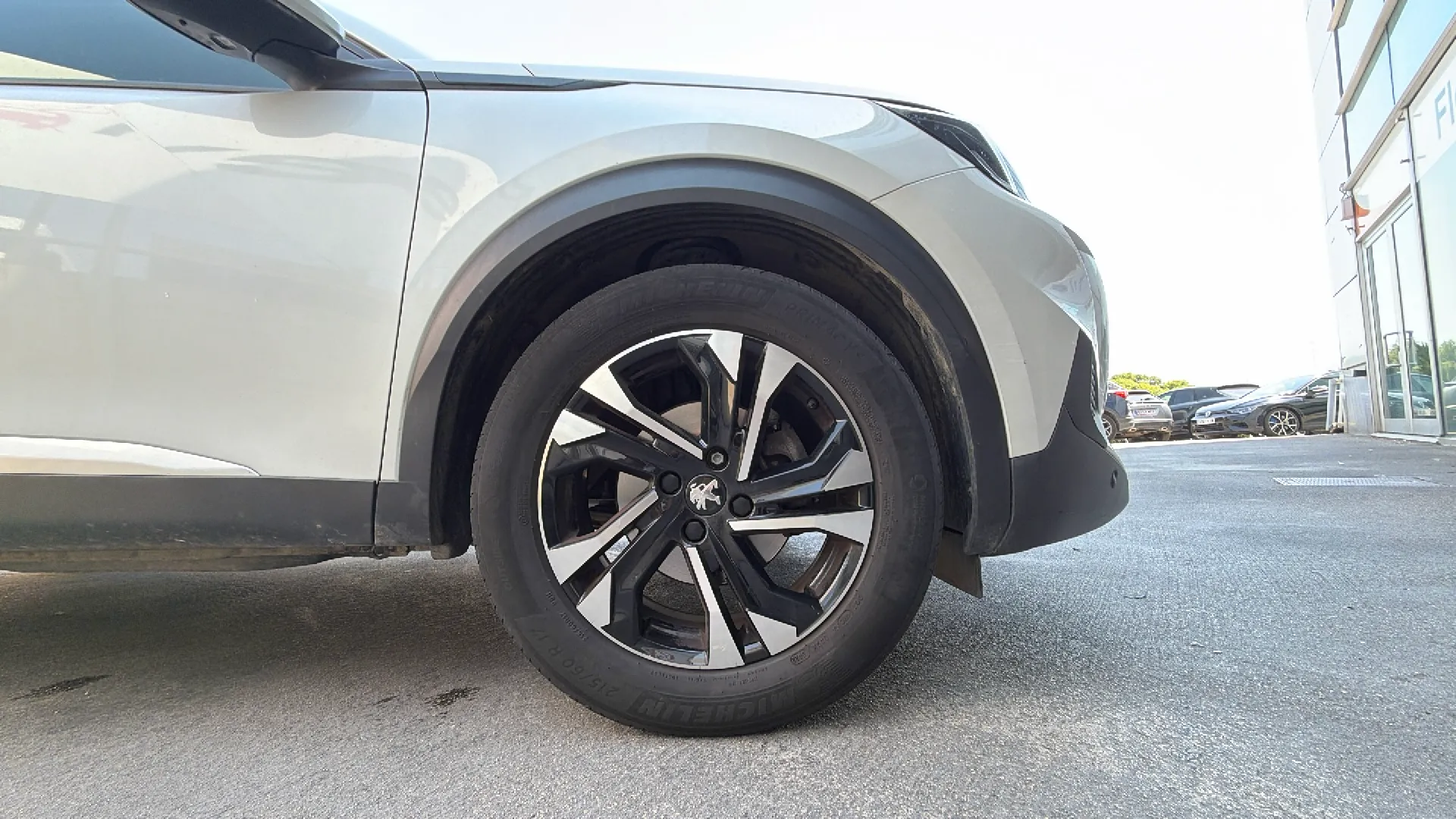 Peugeot 2008 Allure Pack PureTech 130 EAT8 - foto 32
