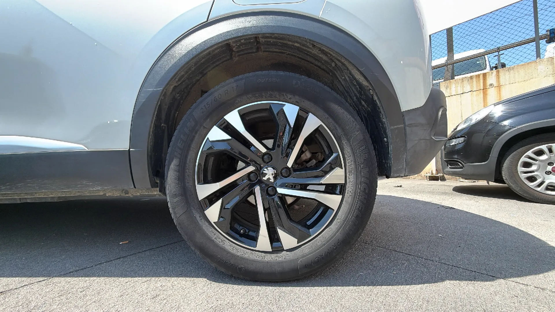 Peugeot 2008 Allure Pack PureTech 130 EAT8 - foto 29