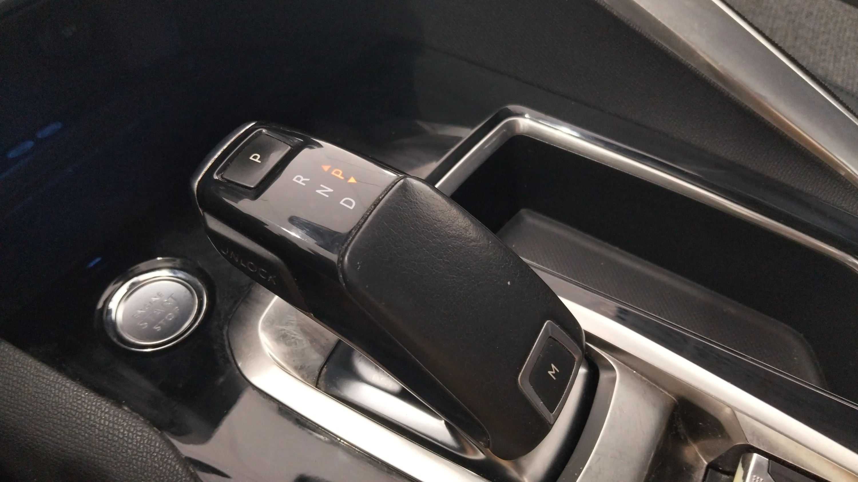 Peugeot 5008 Allure 1.2L PureTech EAT8 - foto 16