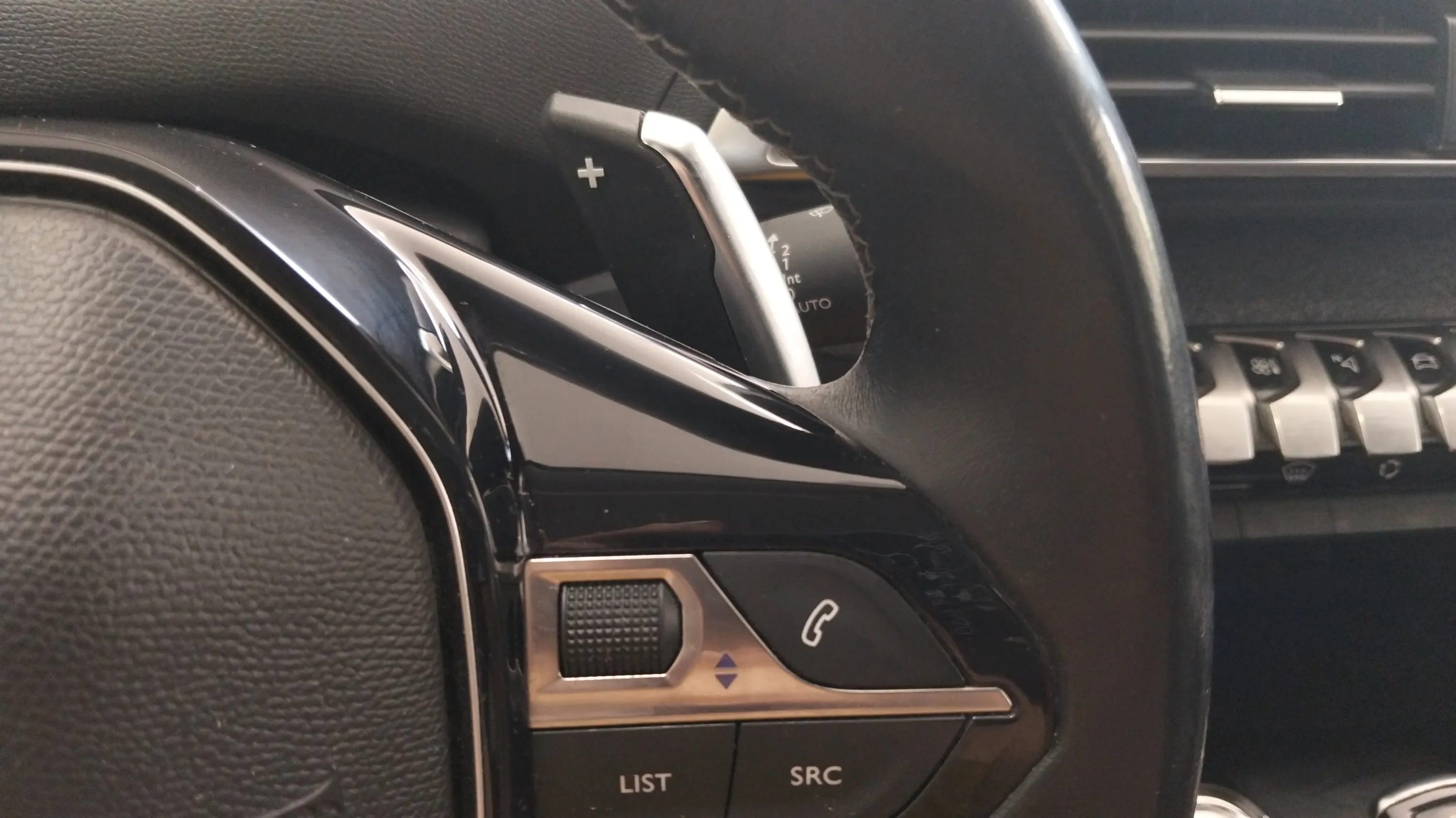 Peugeot 5008 Allure 1.2L PureTech EAT8 - foto 15