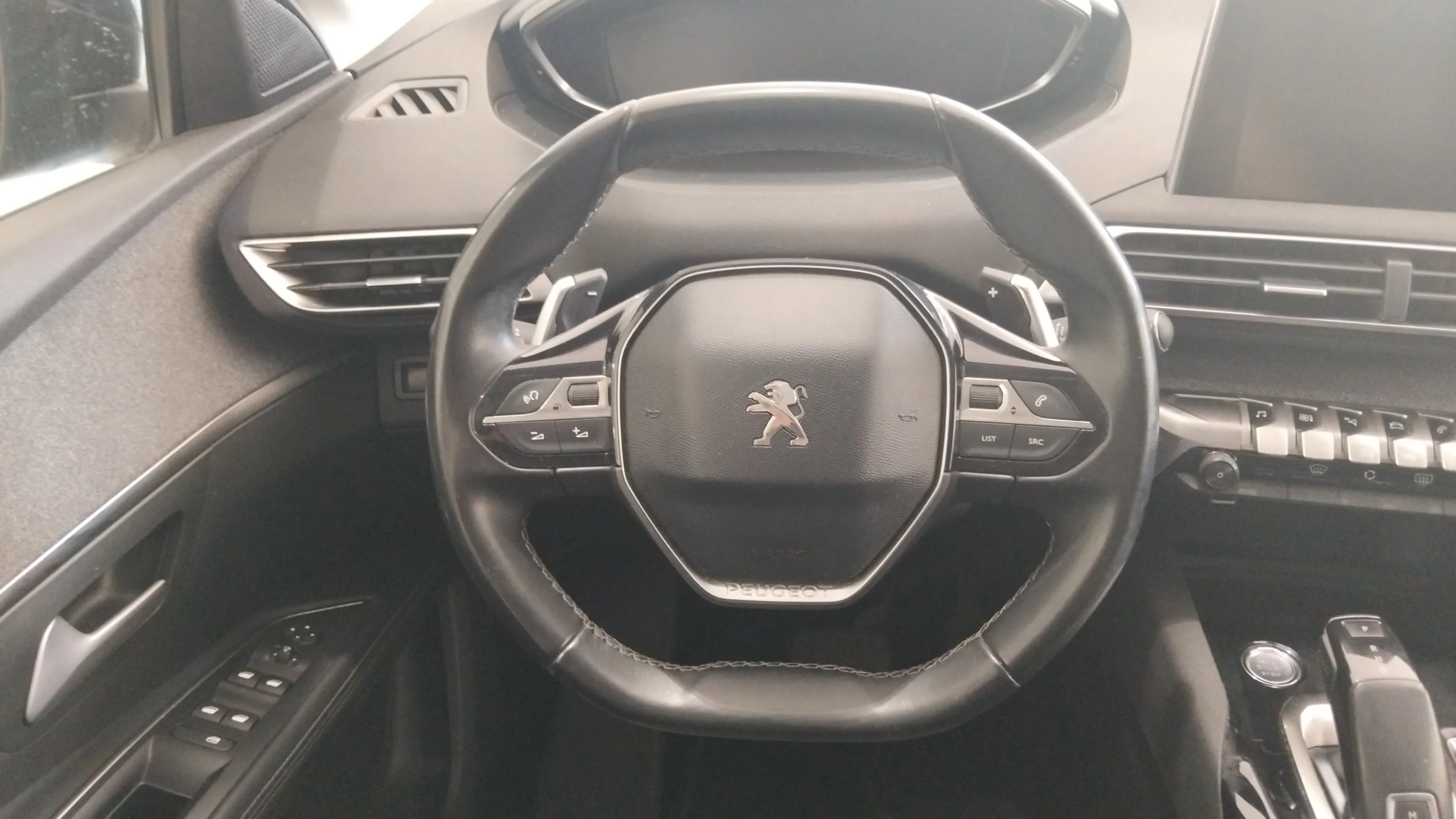 Peugeot 5008 Allure 1.2L PureTech EAT8 - foto 12