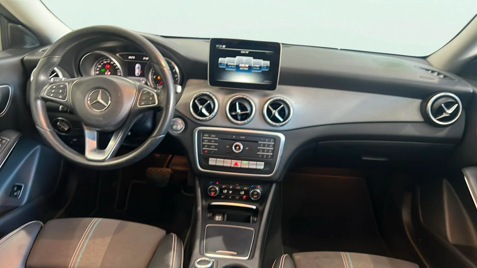 Mercedes-Benz CLA 200 d - foto 8